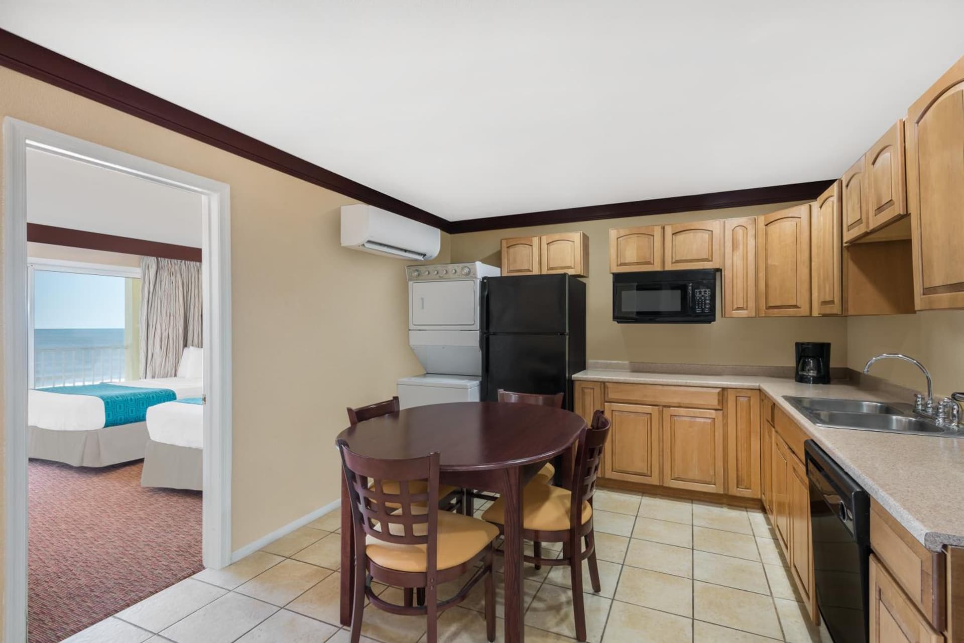 Days Inn by Wyndham Ocean City Oceanfront gallery photo in Ocean City, MD — image 77