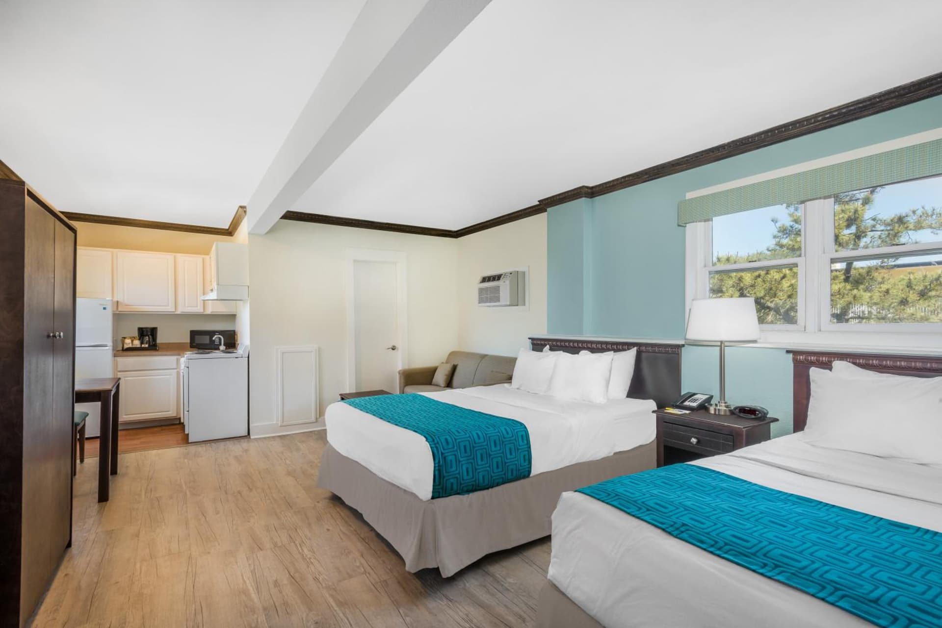 Days Inn by Wyndham Ocean City Oceanfront gallery photo in Ocean City, MD — image 67