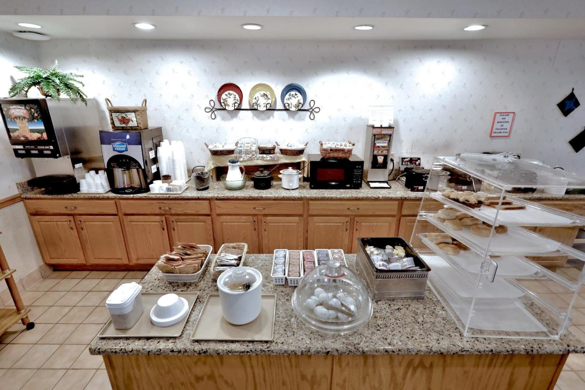 Lancaster Inn & Suites gallery photo in Manheim, PA — image 12