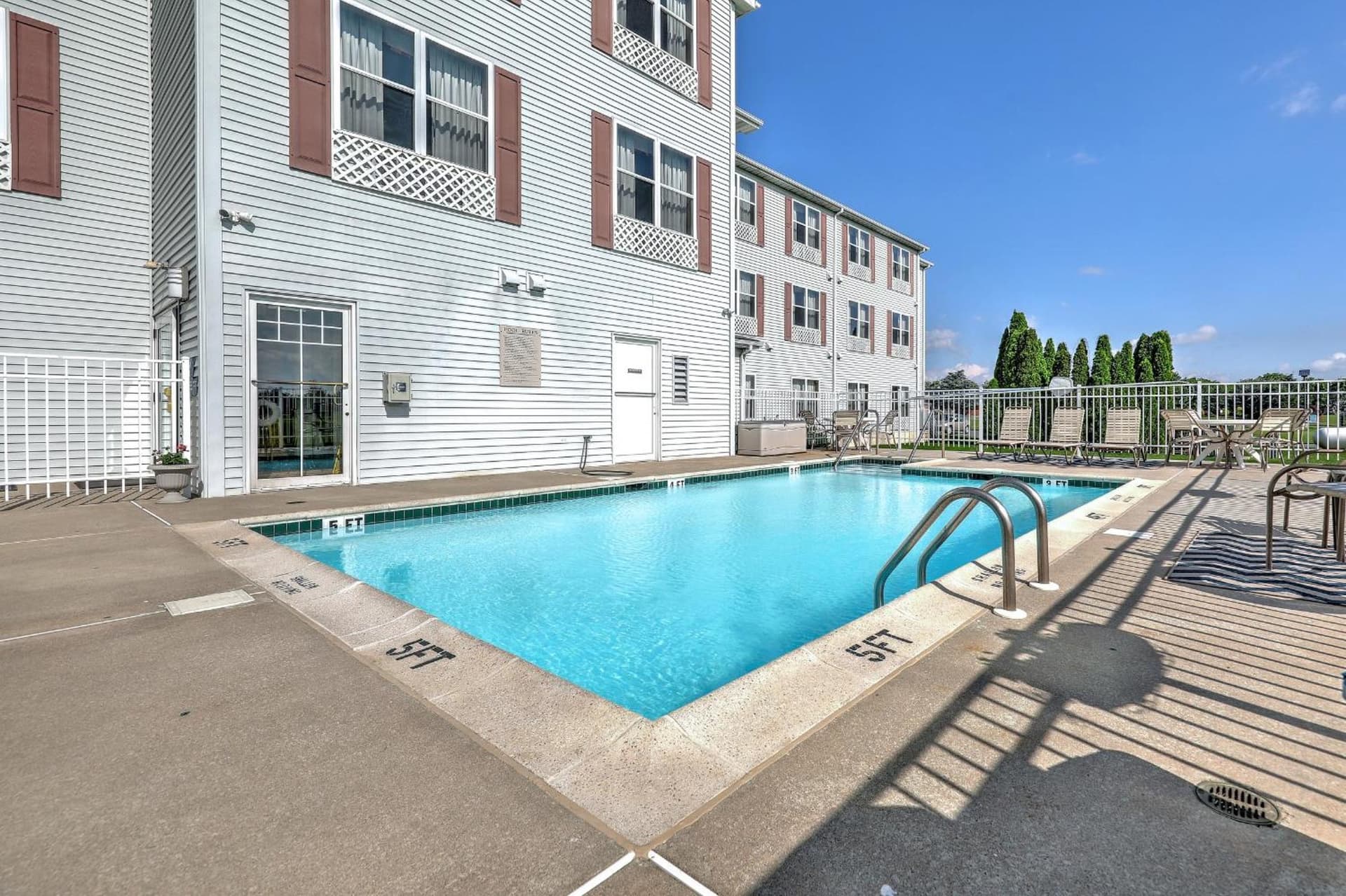 Lancaster Inn & Suites gallery photo in Manheim, PA — image 38