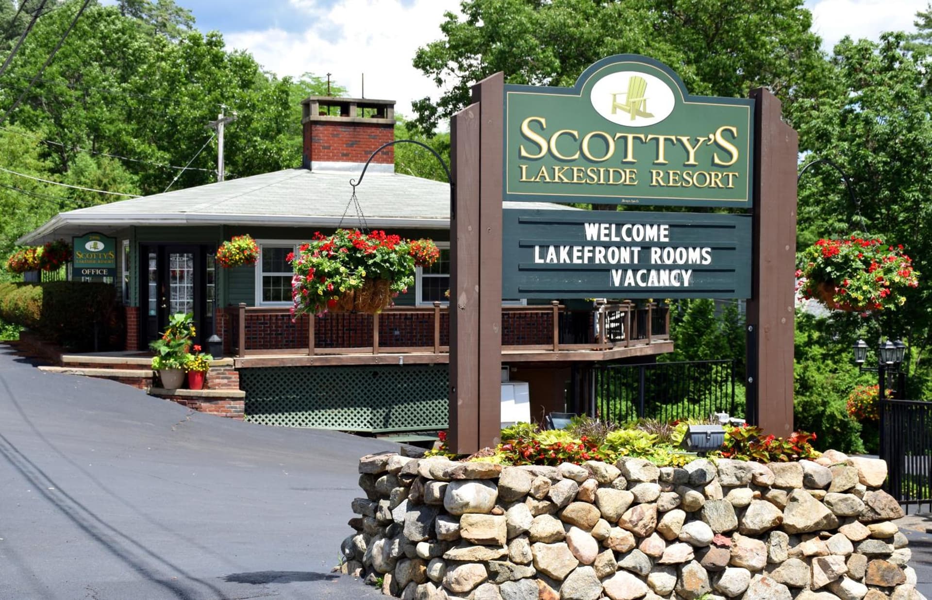 Scotty's Lakeside Resort featured exterior or lobby in Lake George — similar hotel