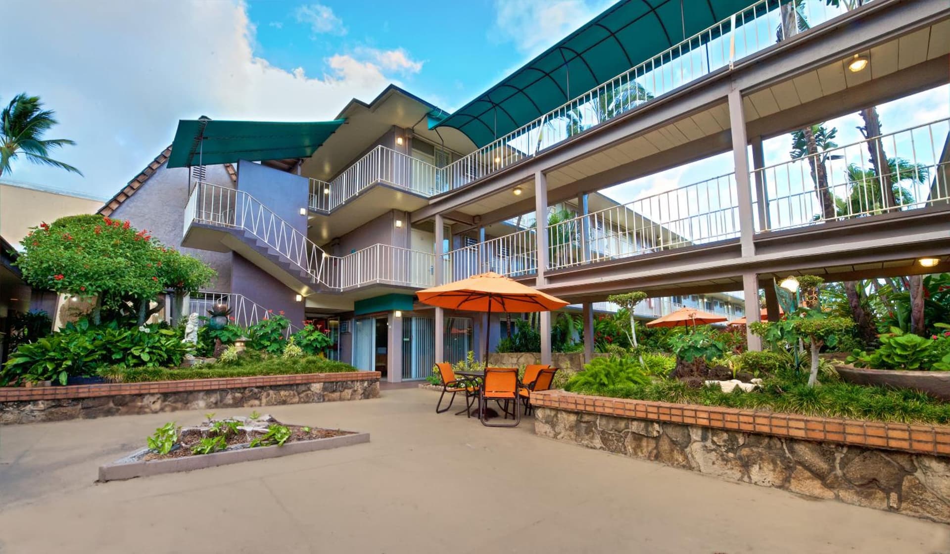 Pacific Marina Inn Airport property views in Honolulu, HI — gallery photo 3