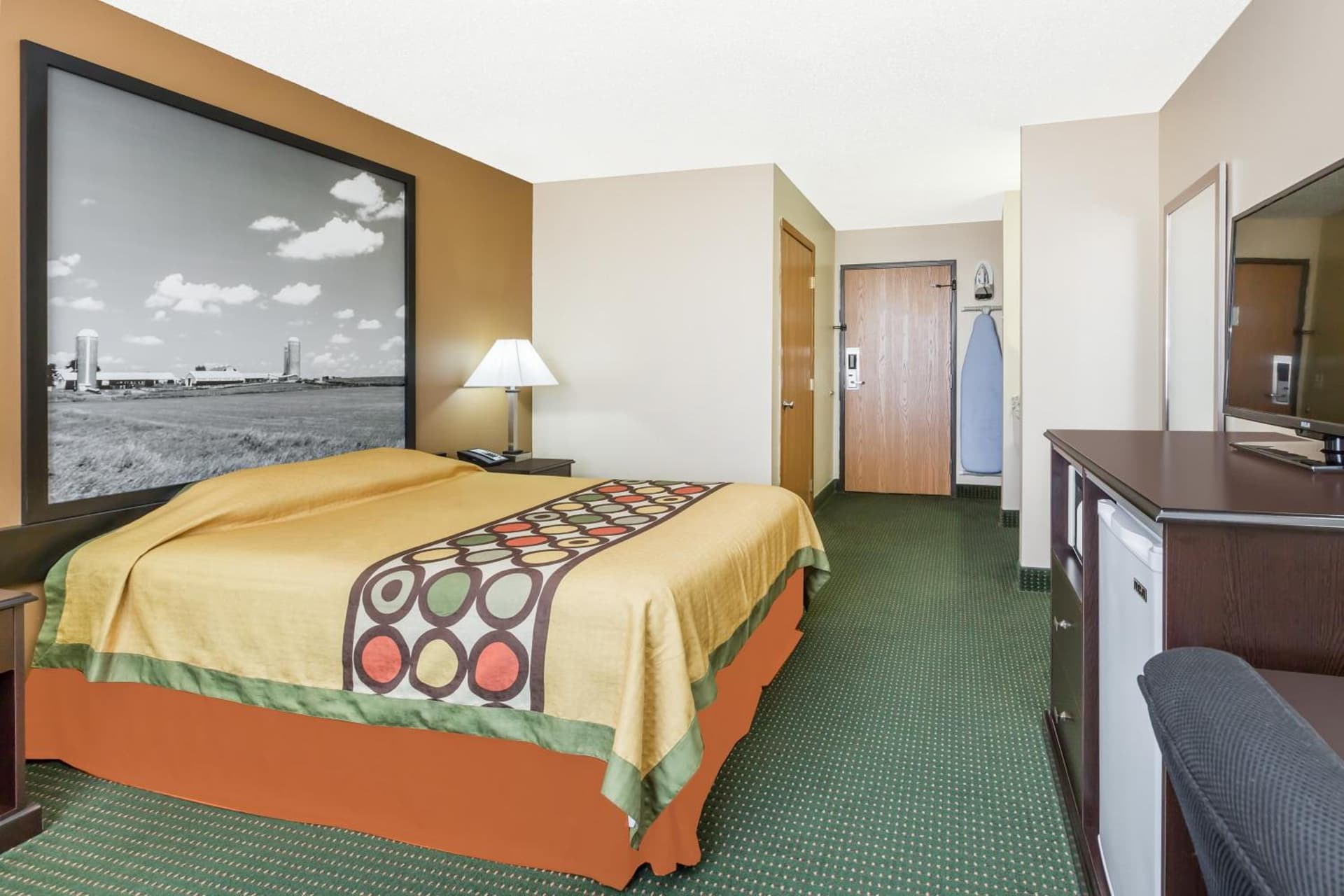 Super 8 by Wyndham Jefferson property views in Jefferson, IA — gallery photo 3