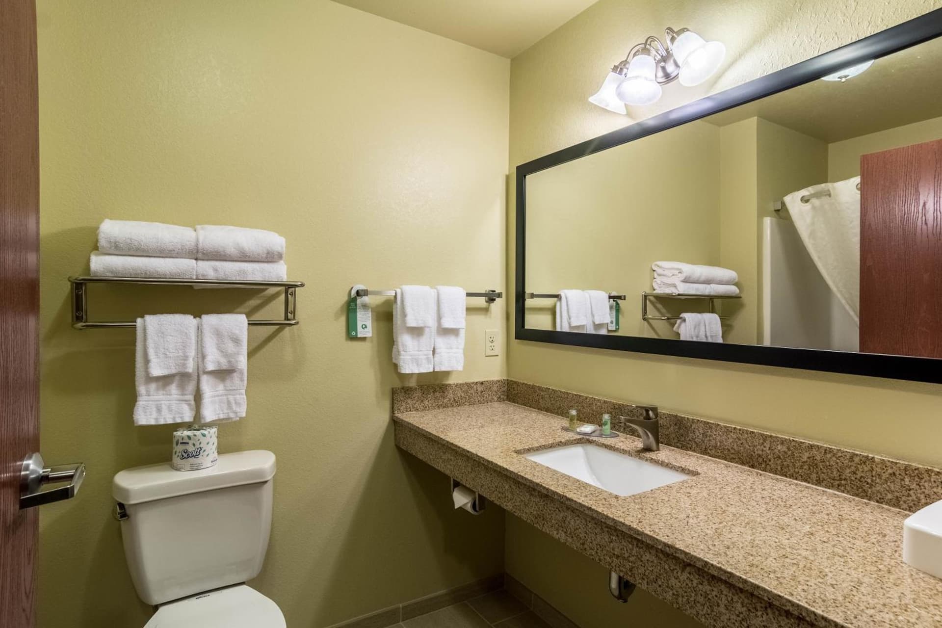Cobblestone Hotel & Suites - Harborcreek gallery photo in Erie, PA — image 18