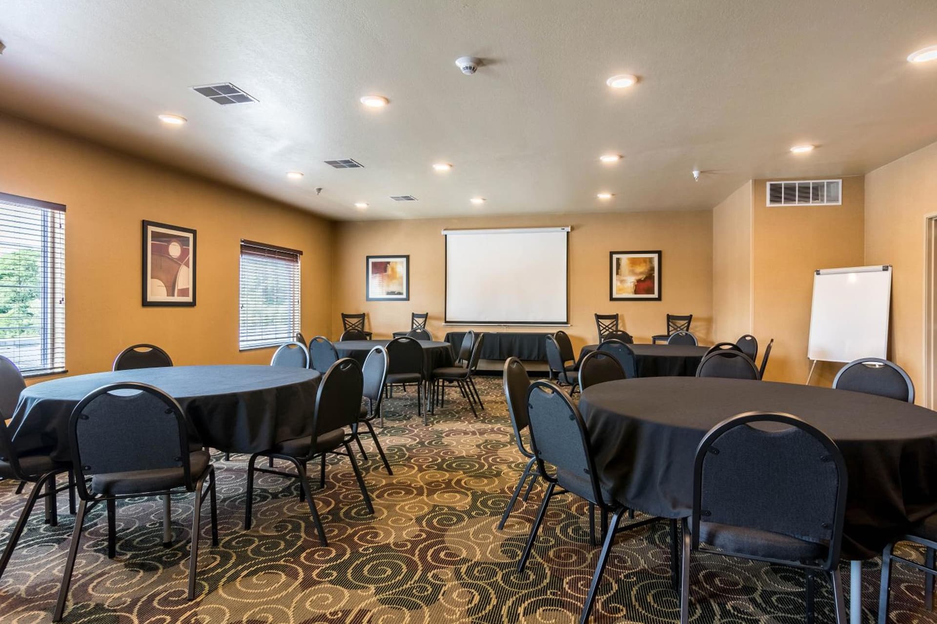 Cobblestone Hotel & Suites - Harborcreek gallery photo in Erie, PA — image 9