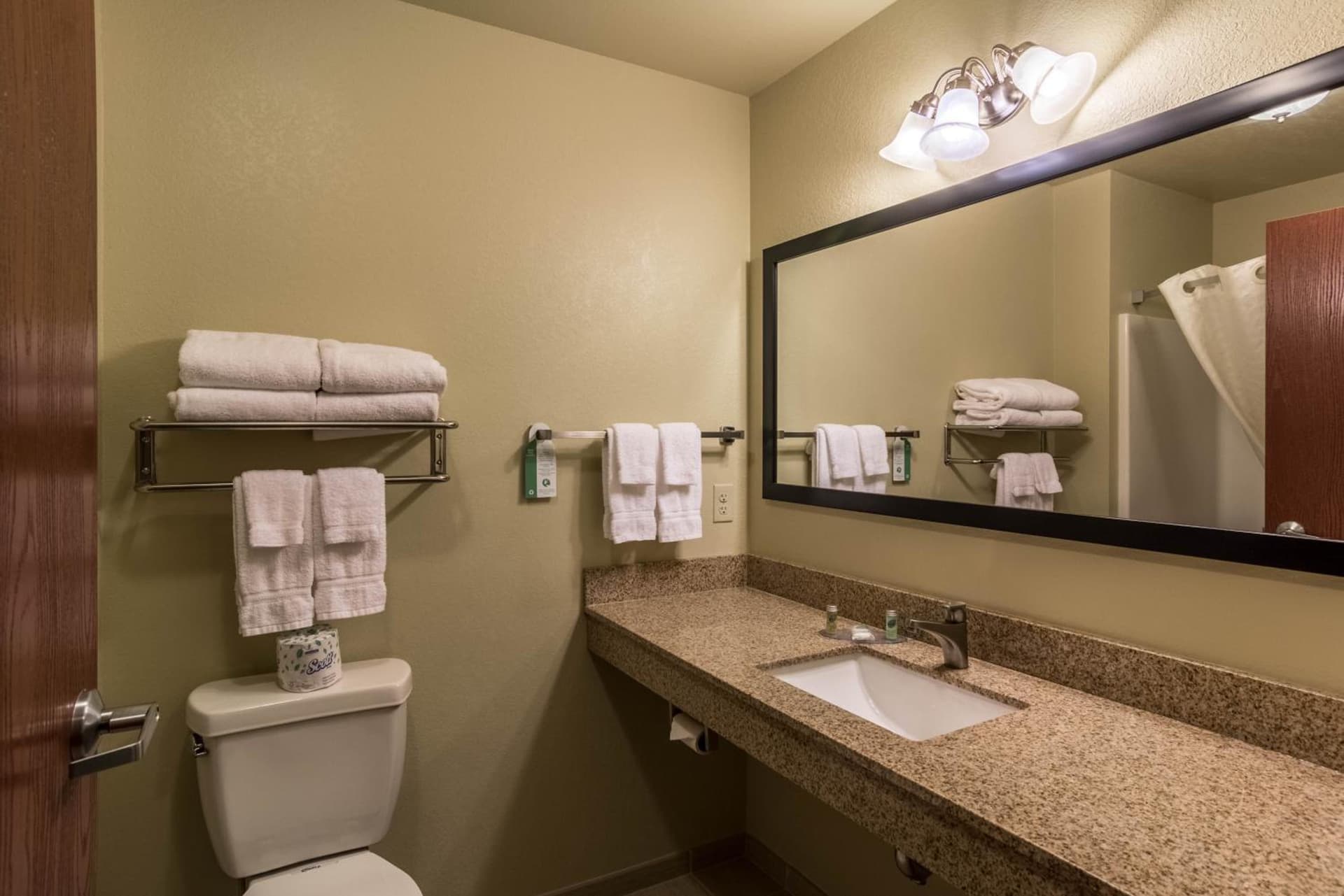 Cobblestone Hotel & Suites - Harborcreek gallery photo in Erie, PA — image 28