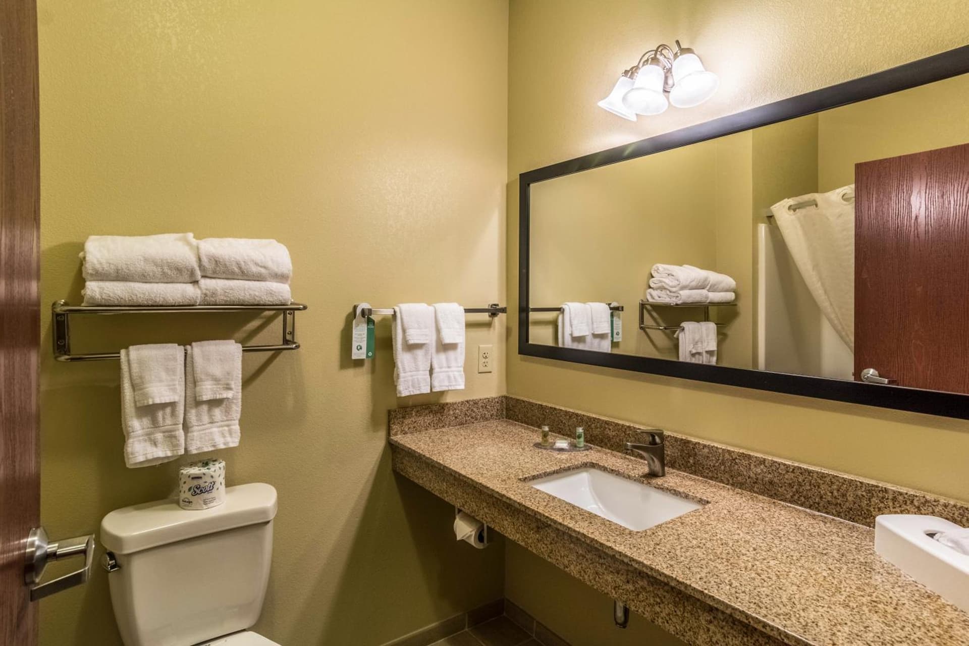 Cobblestone Hotel & Suites - Harborcreek gallery photo in Erie, PA — image 26