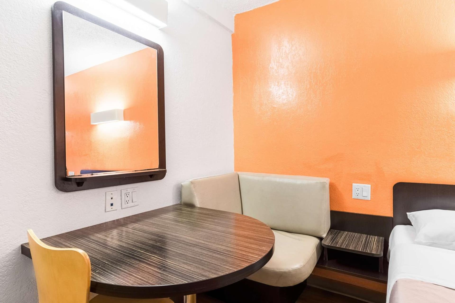 Motel 6-Long Beach, CA - International City gallery photo in Long Beach, CA — image 18