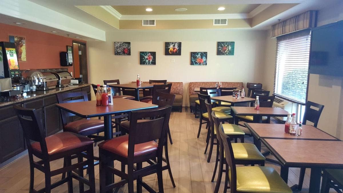 Best Western Airport Inn & Suites Oakland gallery photo in Oakland, CA — image 10