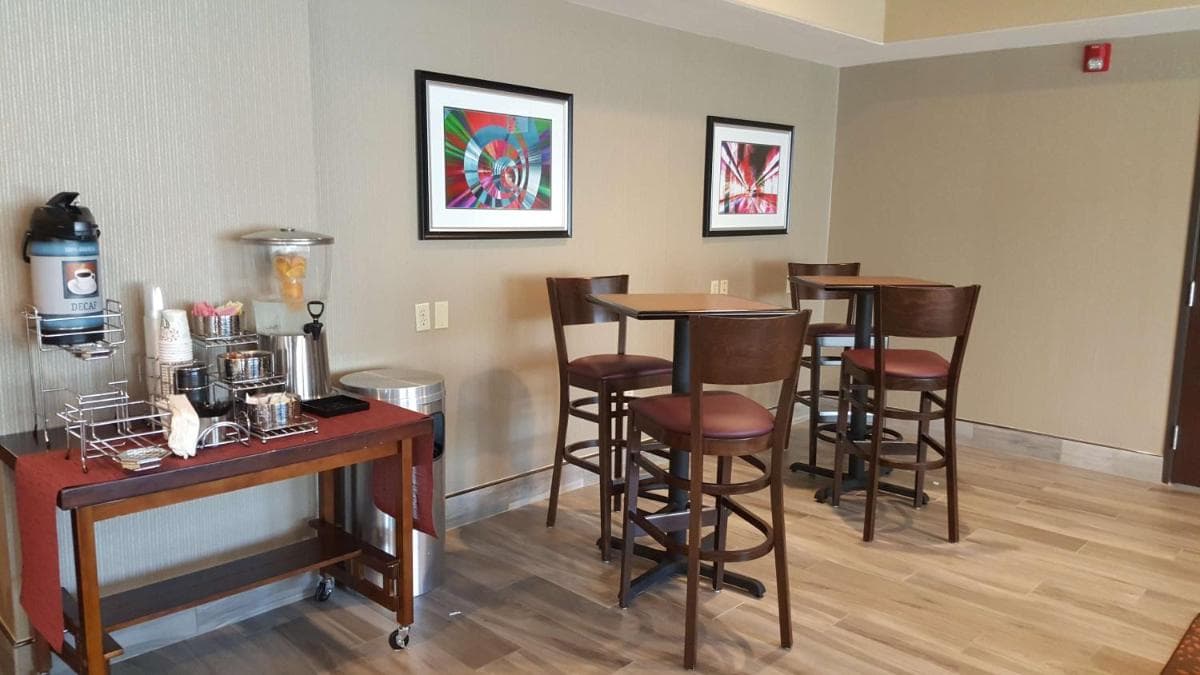 Best Western Airport Inn & Suites Oakland gallery photo in Oakland, CA — image 42