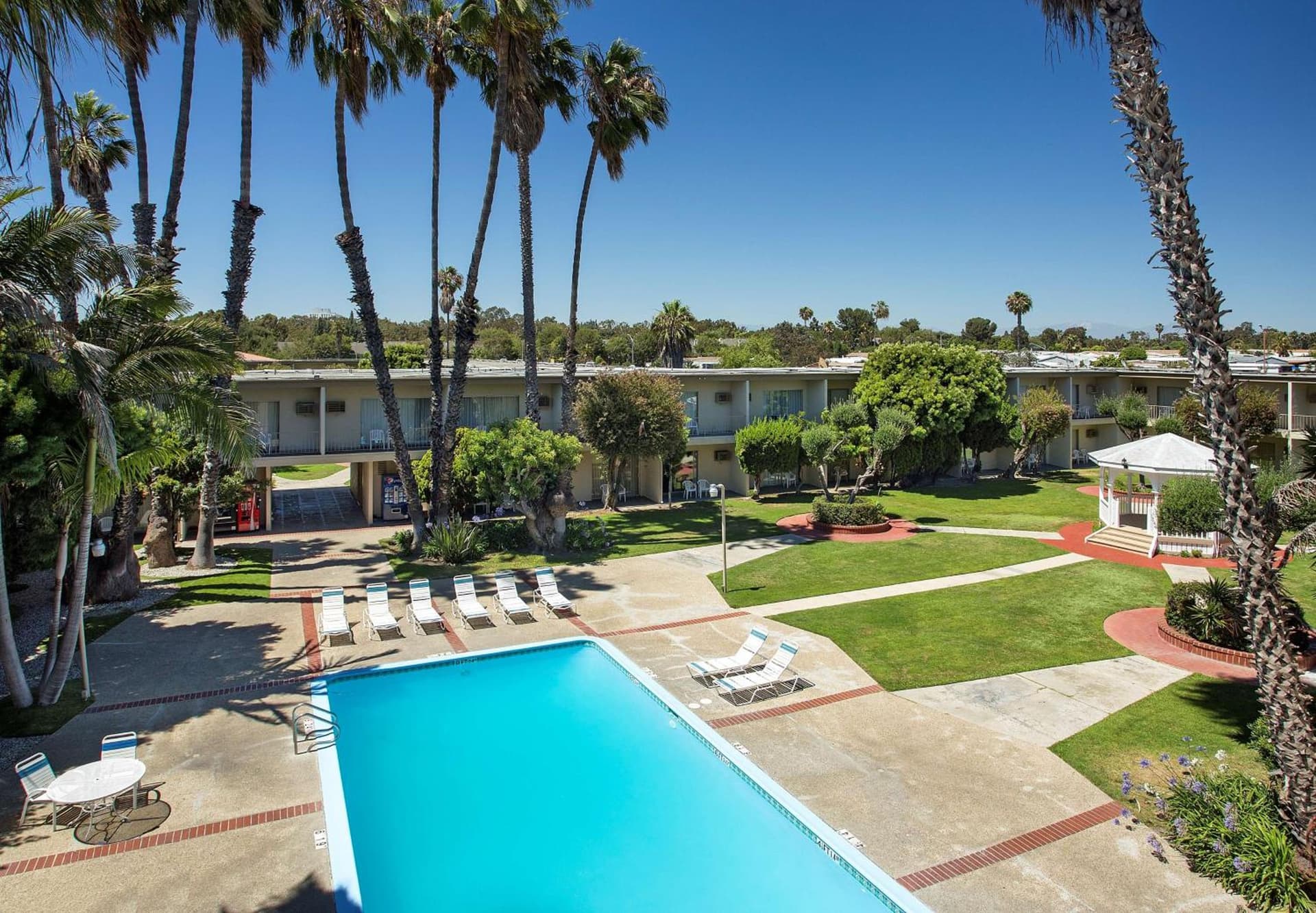 Golden Sails Hotel interior in Long Beach, CA — gallery photo 2