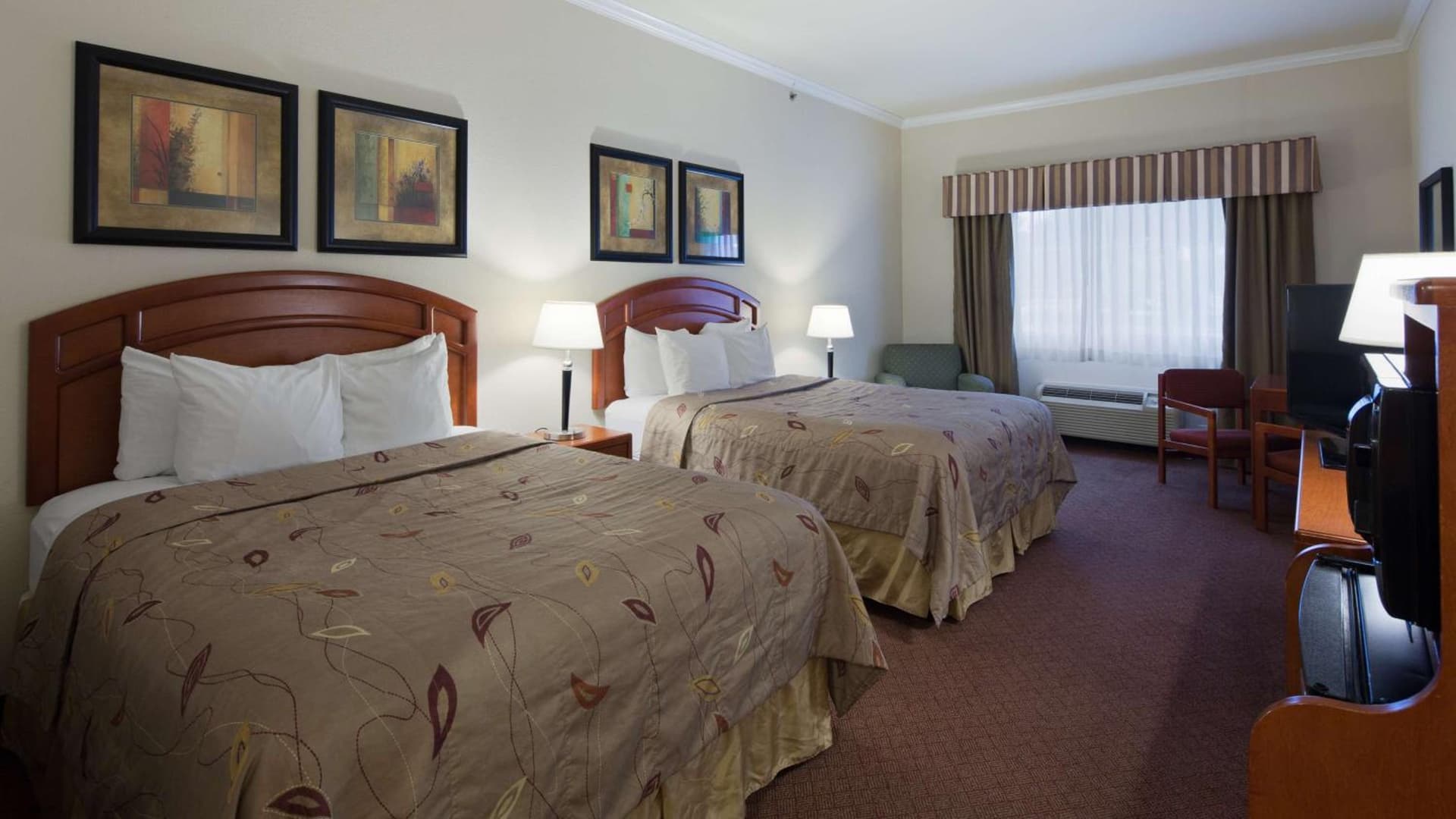Best Western Cleveland Inn & Suites property views in Cleveland, TX — gallery photo 3