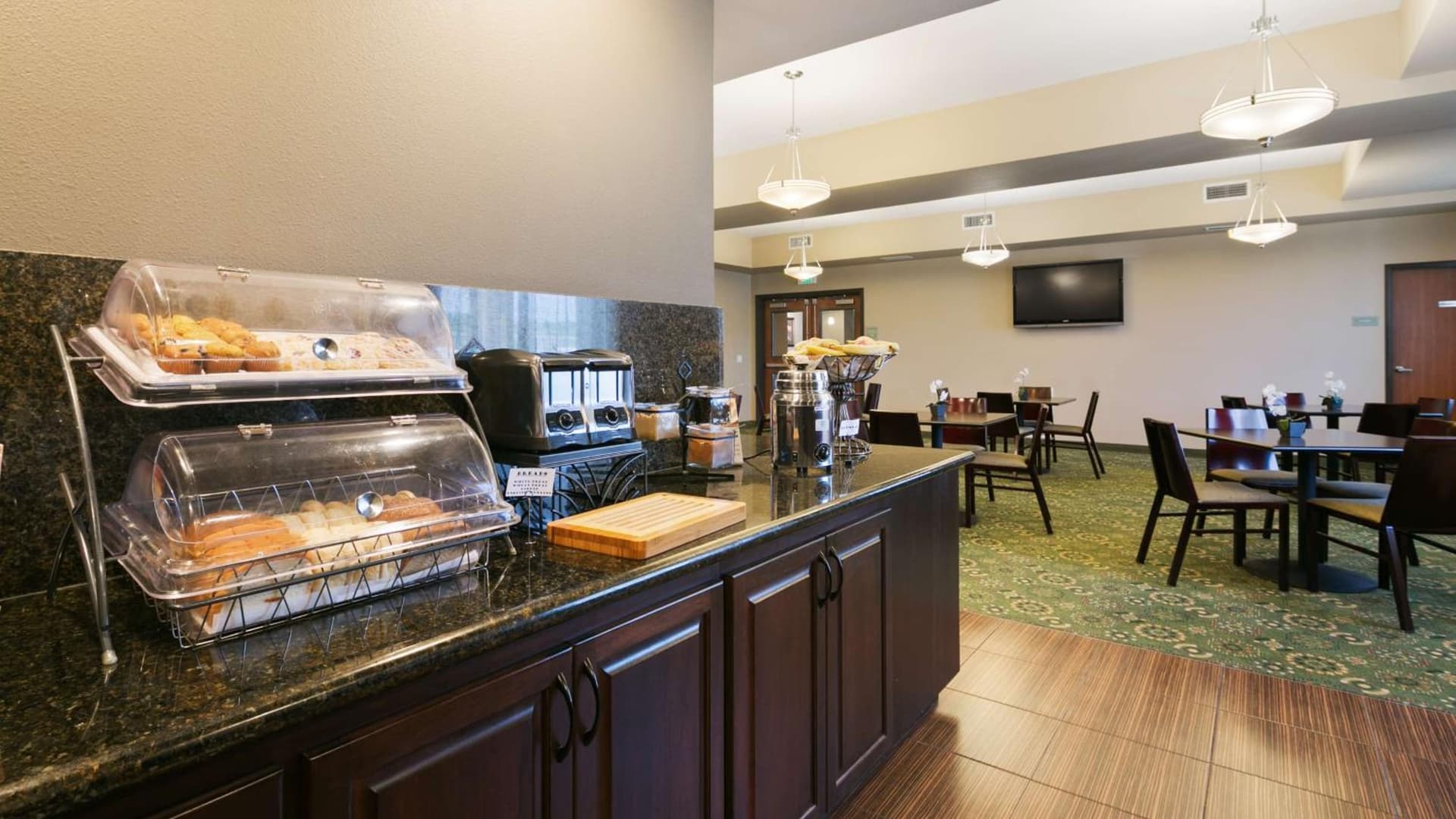 Best Western Plus Port of Camas-Washougal Convention Center property views in Washougal, WA — gallery photo 3