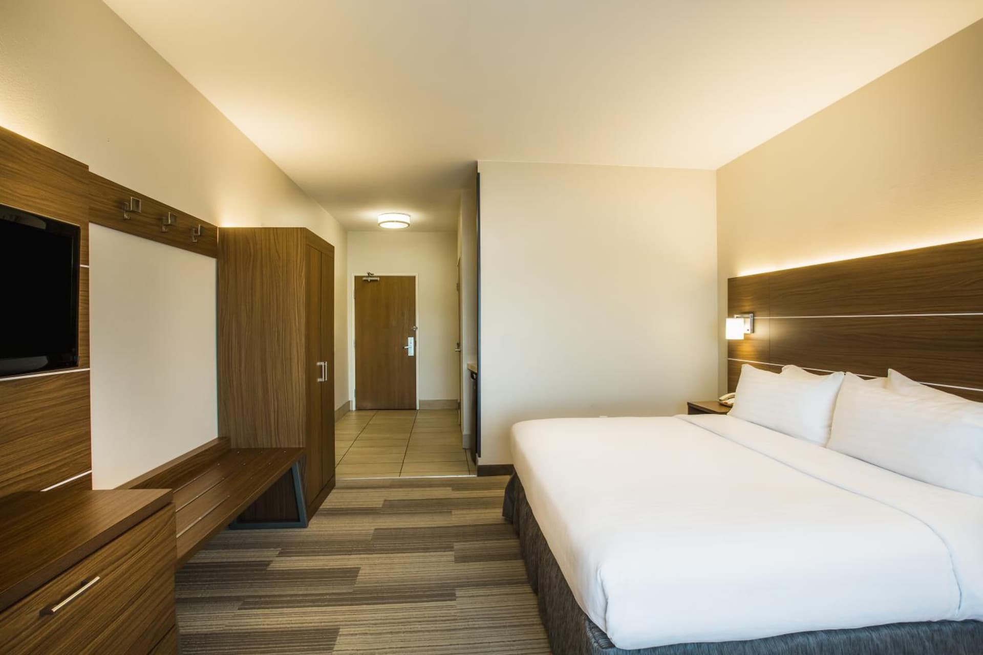 Holiday Inn Express Hotel & Suites Cedar City by IHG interior in Cedar City, UT — gallery photo 2