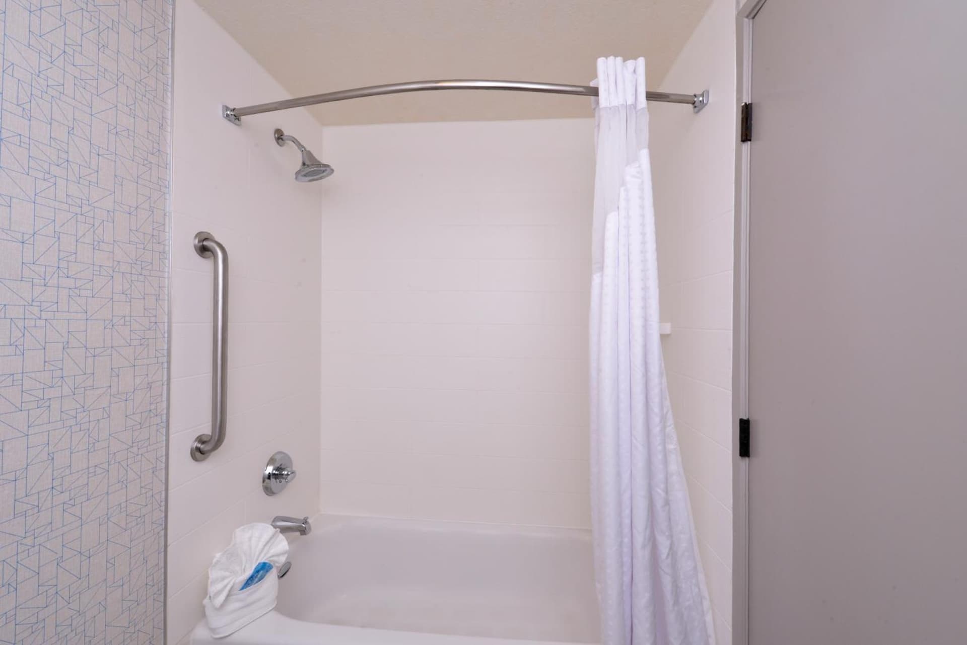 Holiday Inn Express Palm Desert by IHG property views in Palm Desert, CA — gallery photo 3