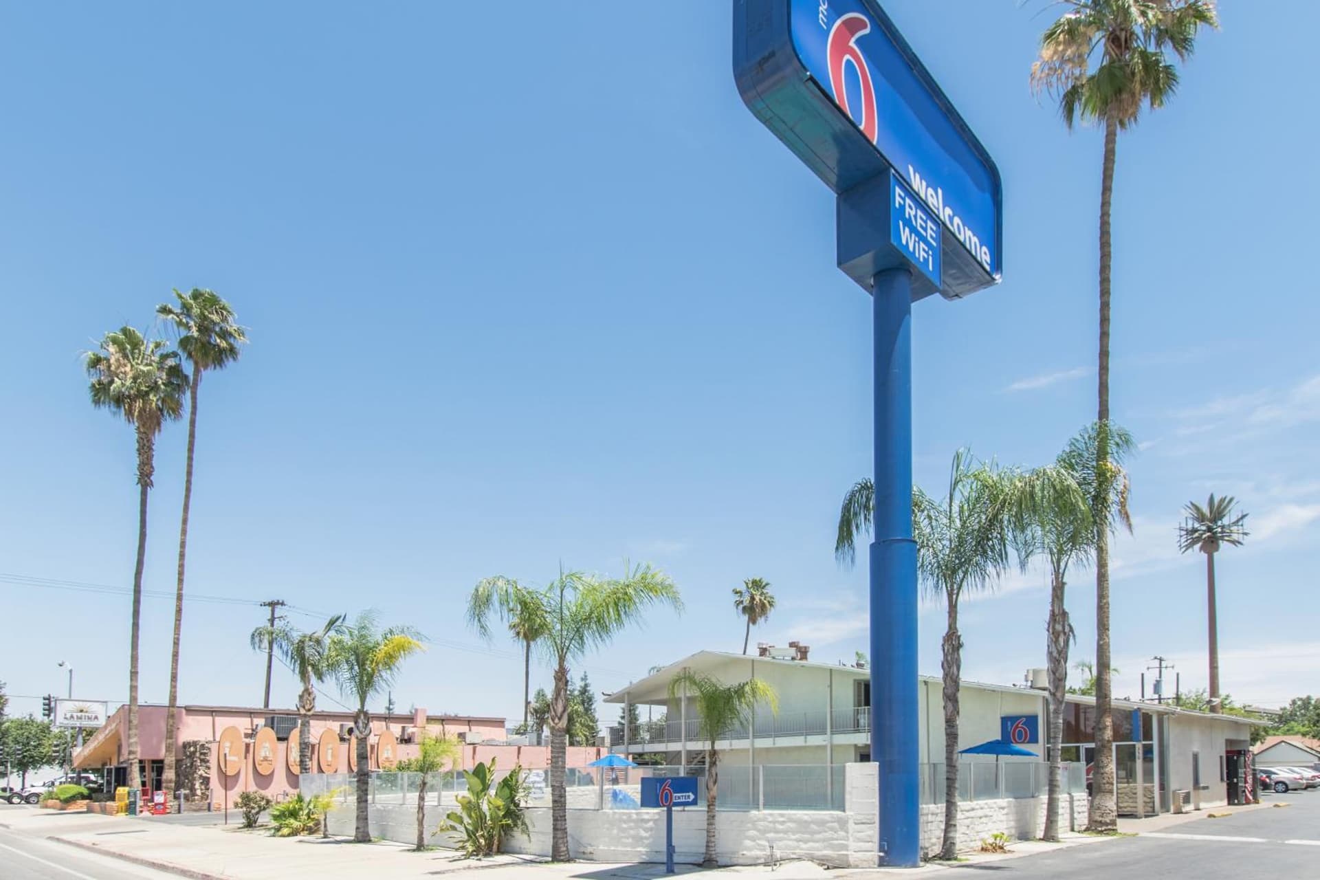 Motel 6 Bakersfield interior in Bakersfield, CA — gallery photo 2