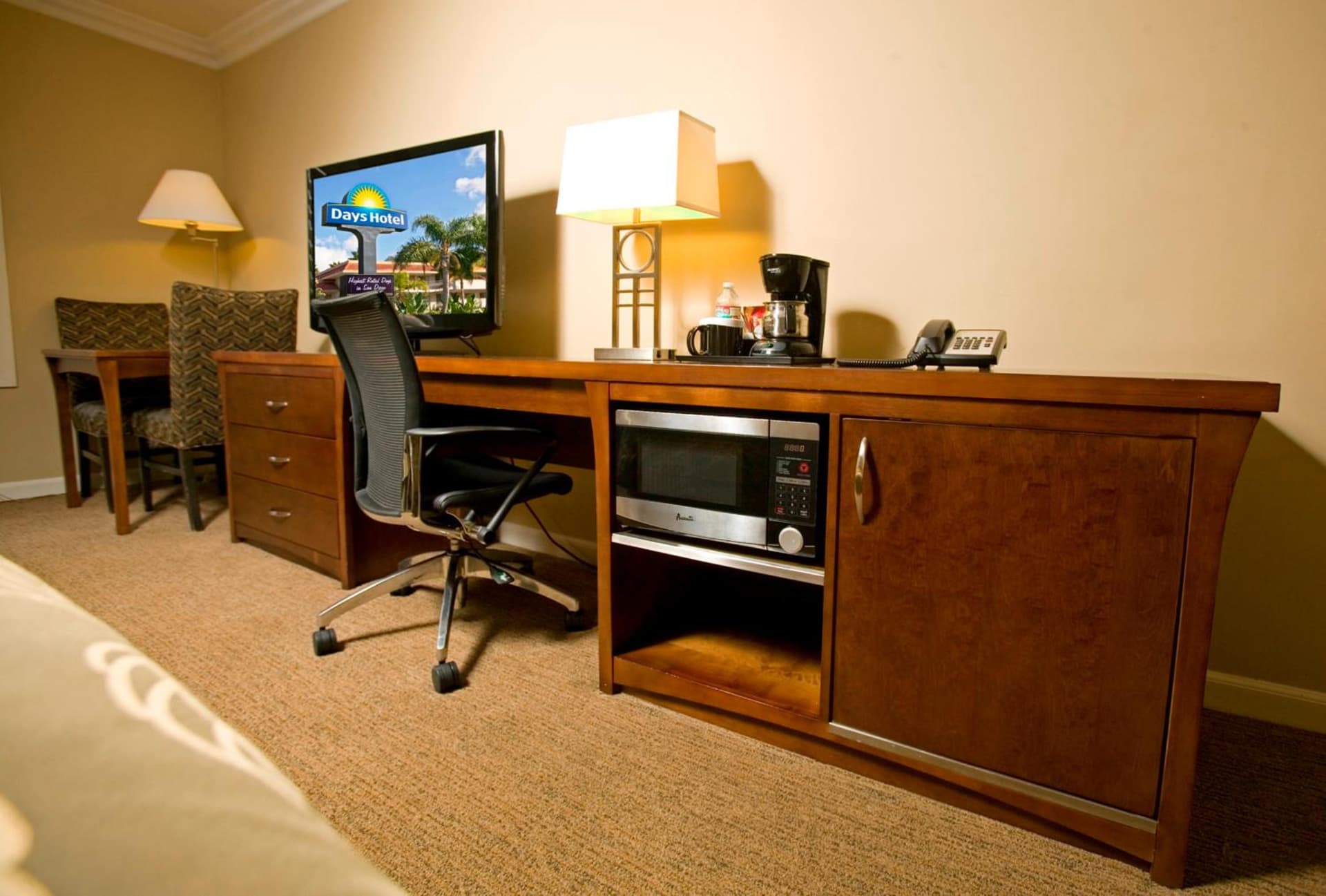 Days Inn by Wyndham San Diego Hotel Circle gallery photo in San Diego, CA — image 35