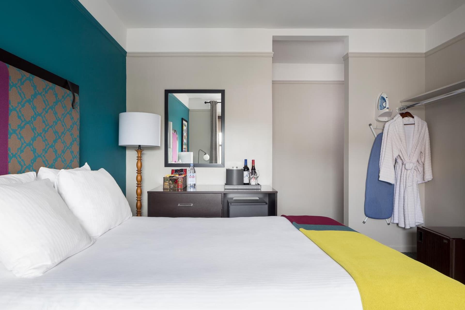 City Suites Hotel interior in Chicago, IL — gallery photo 2