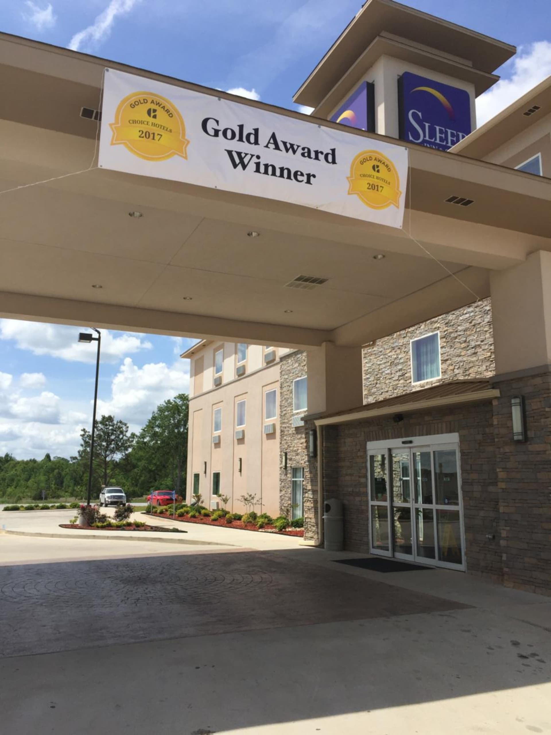 Sleep Inn & Suites Meridian - Bonita Lakes interior in Meridian, MS — gallery photo 2