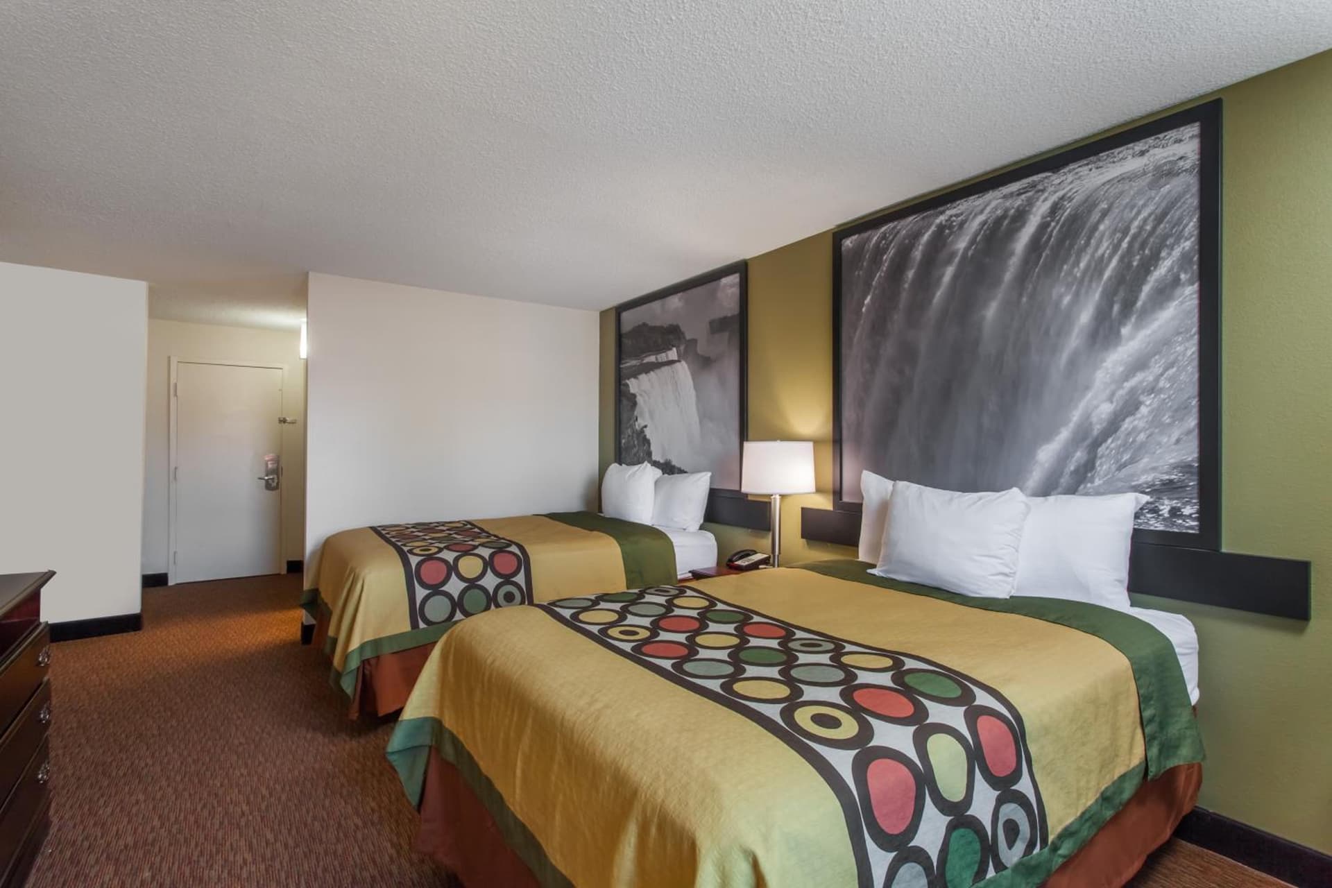 SuperB Hamburg Motel interior in Hamburg, NY — gallery photo 2