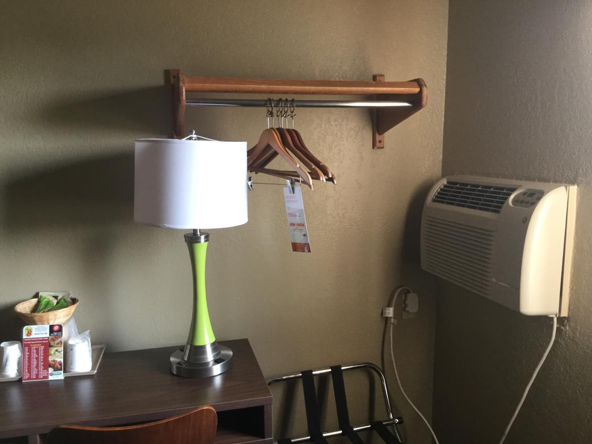 Super 8 by Wyndham Youngstown/Austintown gallery photo in Youngstown, OH — image 15