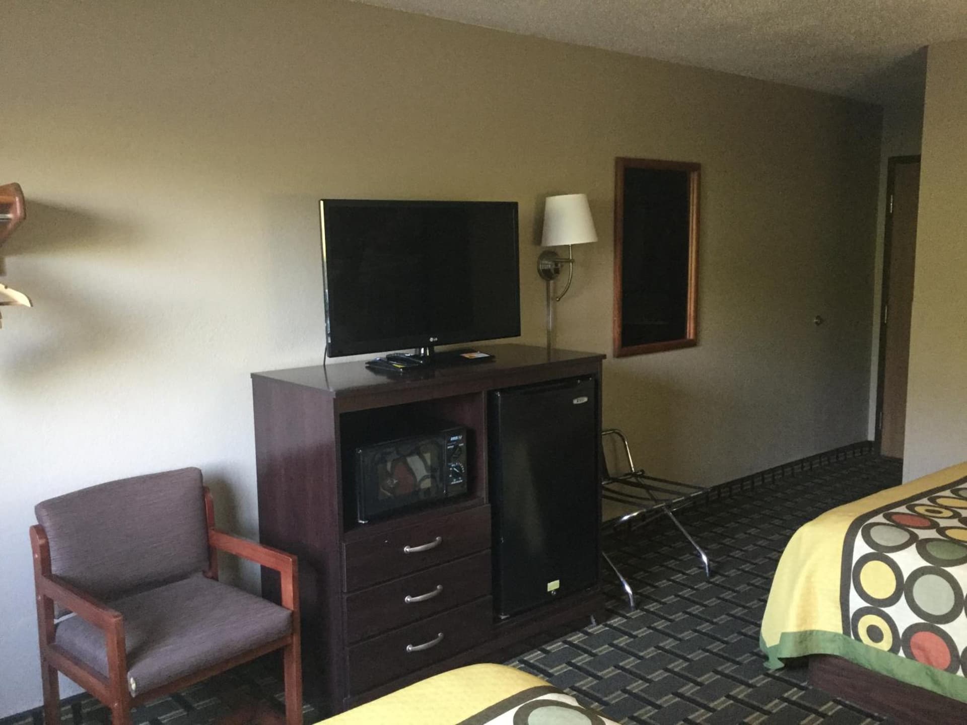 Super 8 by Wyndham Youngstown/Austintown property views in Youngstown, OH — gallery photo 3