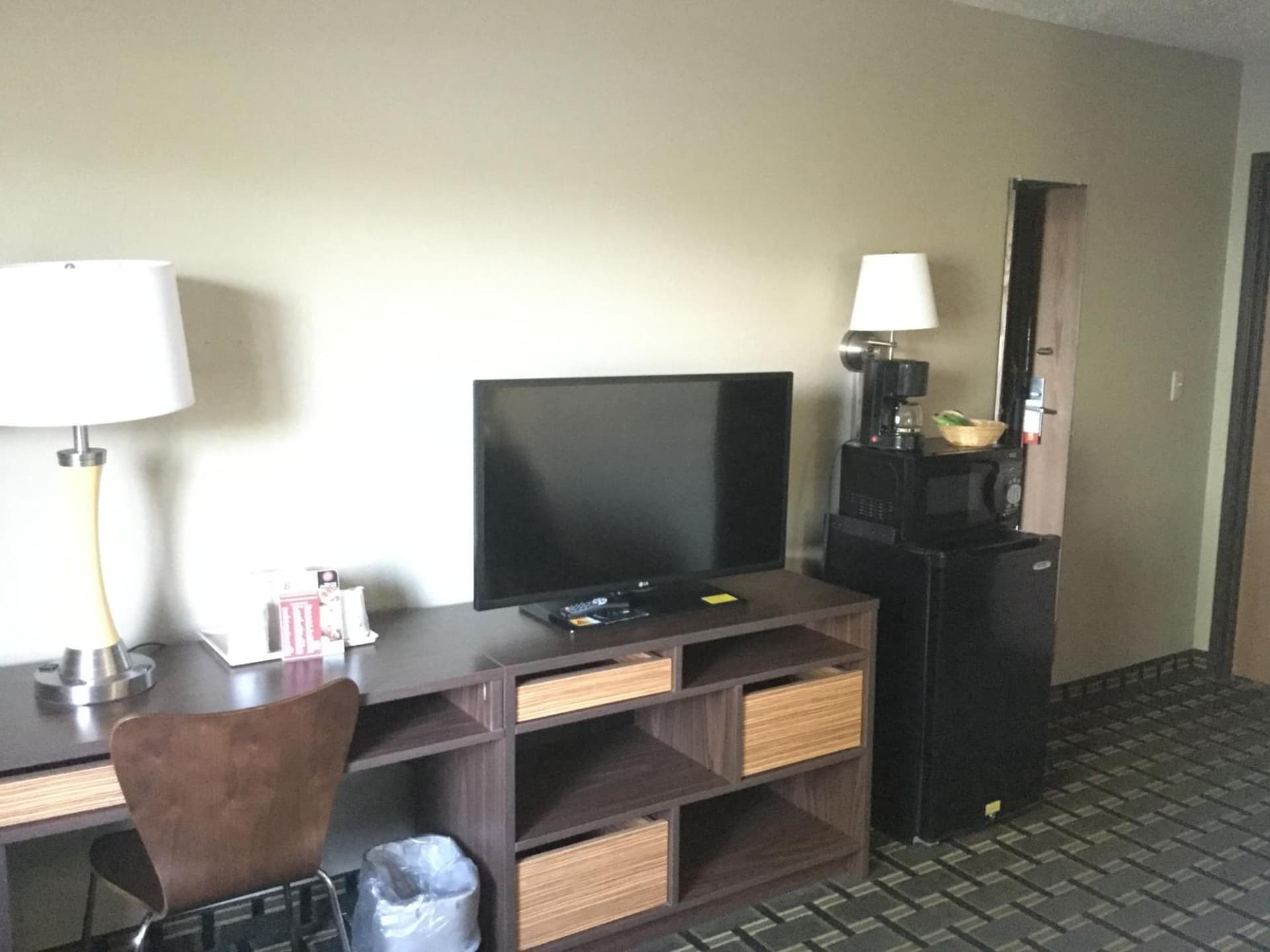 Super 8 by Wyndham Youngstown/Austintown gallery photo in Youngstown, OH — image 28