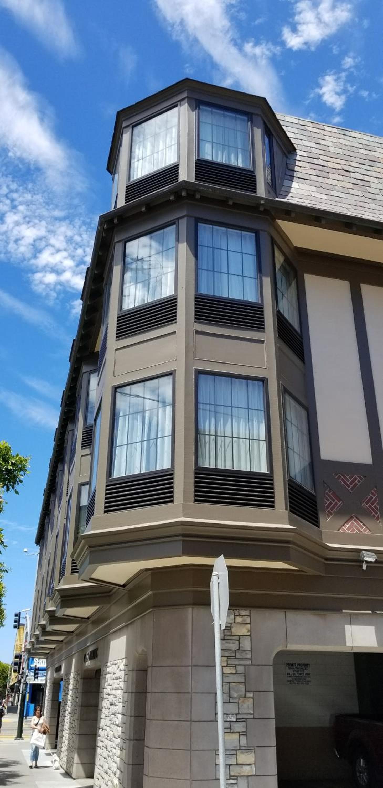 Chelsea Inn interior in San Francisco, CA — gallery photo 2