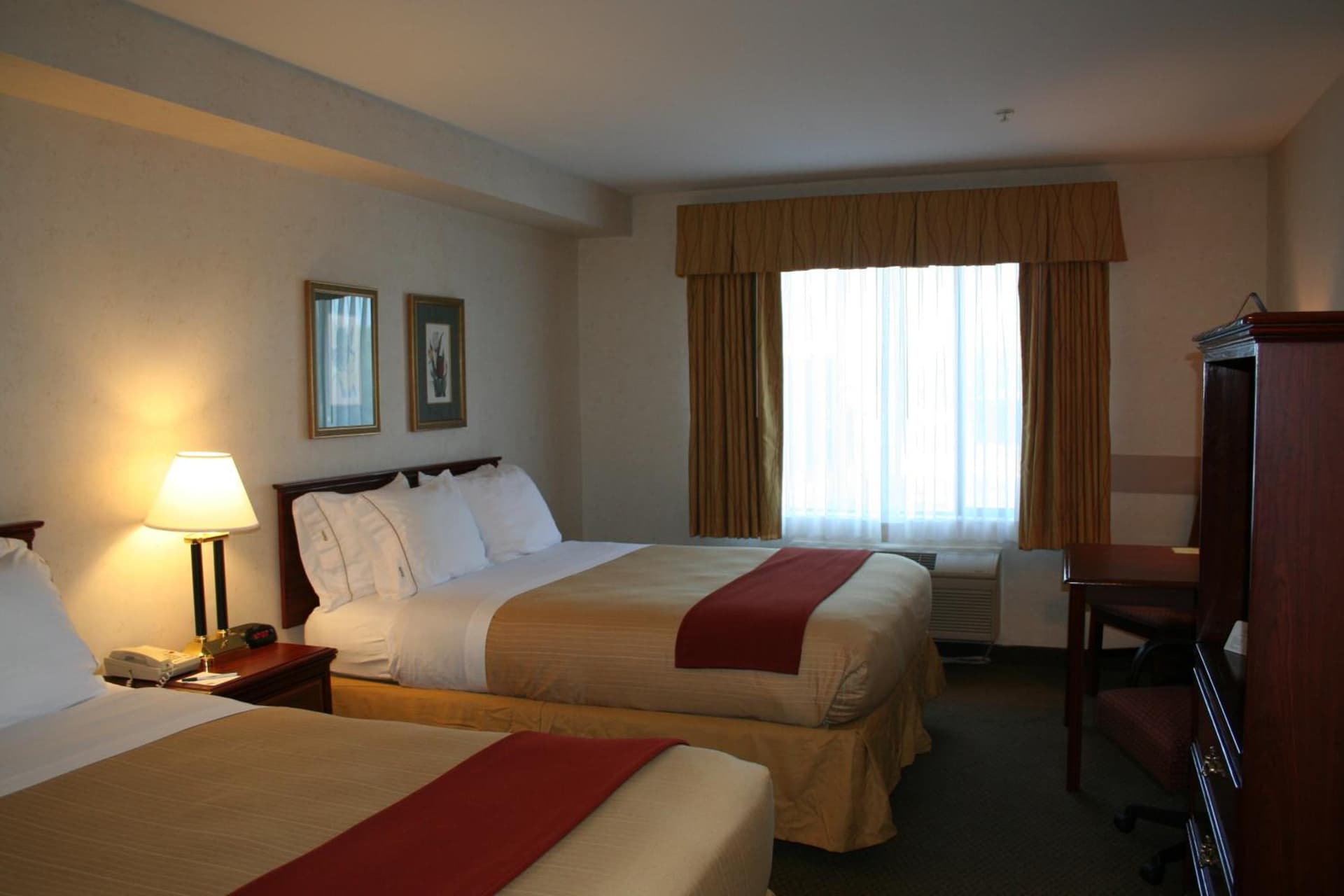 Evergreen Inn & Suites property views in Monroe, WA — gallery photo 3