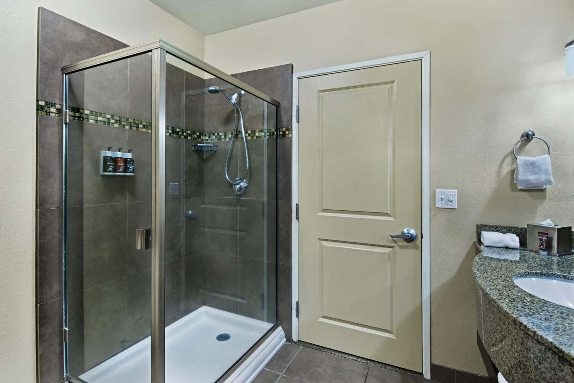 Oxford Suites Silverdale gallery photo in Silverdale, WA — image 29