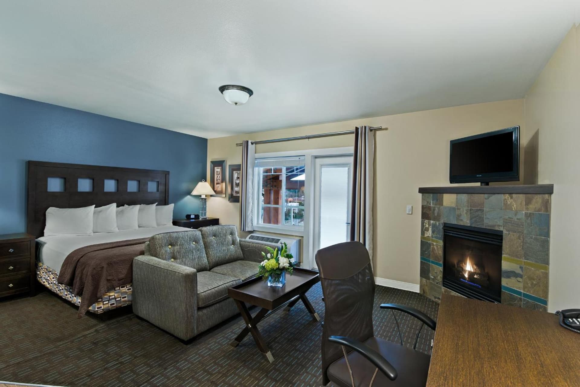 Oxford Suites Silverdale gallery photo in Silverdale, WA — image 4