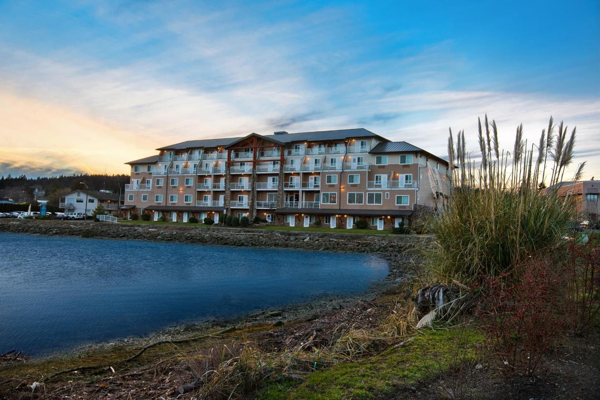 Oxford Suites Silverdale featured exterior or lobby in Silverdale, WA — similar hotel