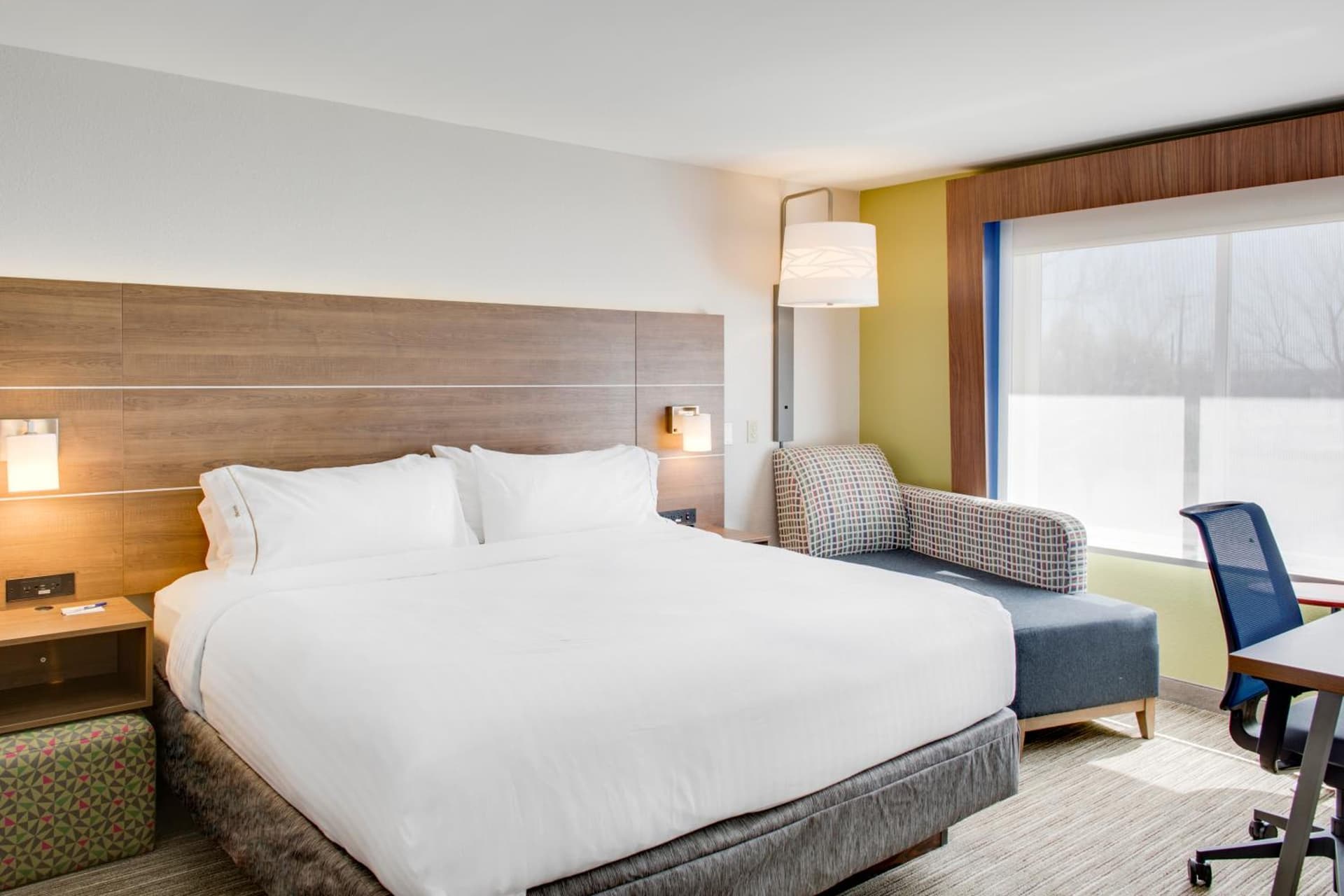 Holiday Inn Express Hotel & Suites Chickasha by IHG interior in Chickasha, OK — gallery photo 2