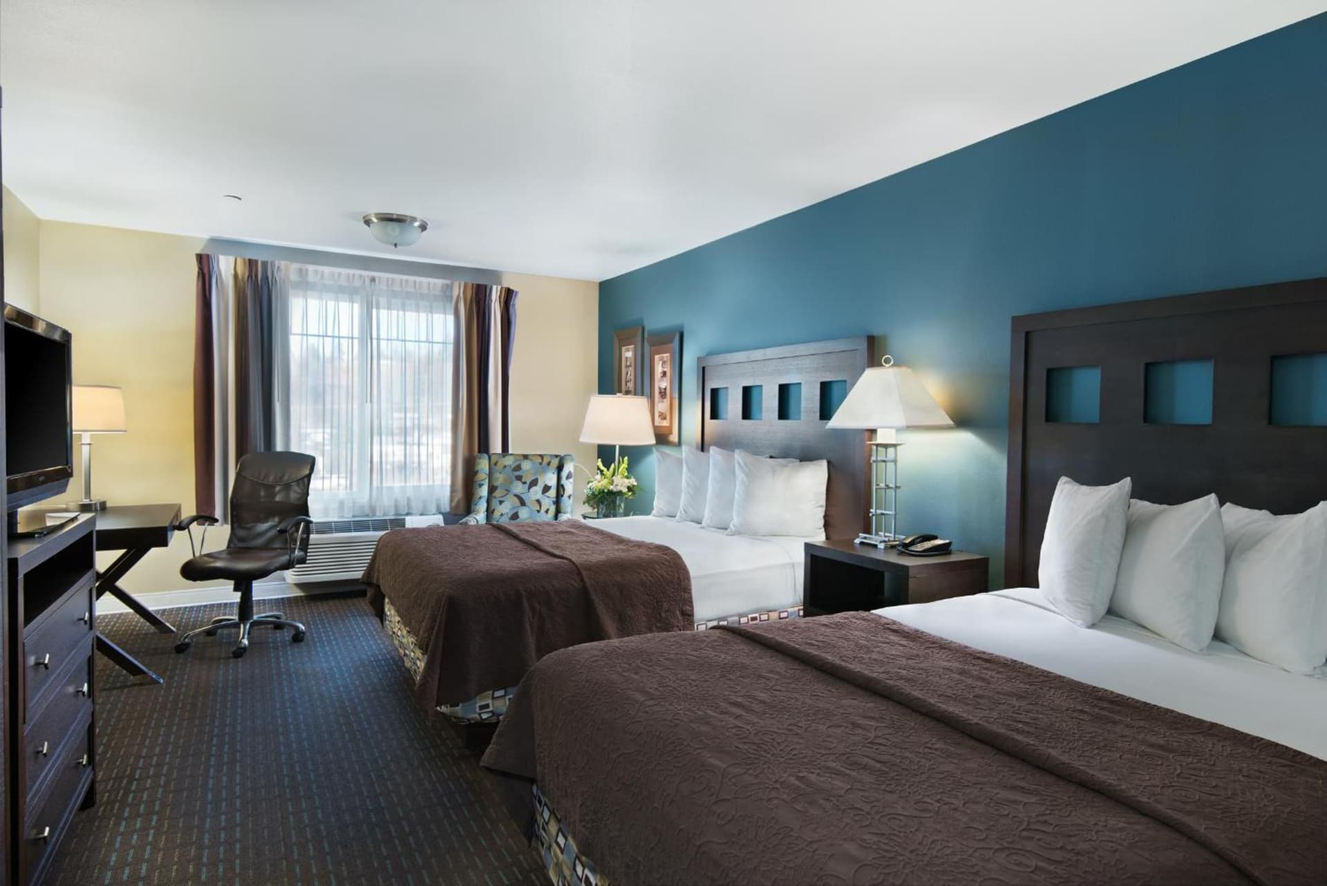 Oxford Suites Silverdale gallery photo in Silverdale, WA — image 32