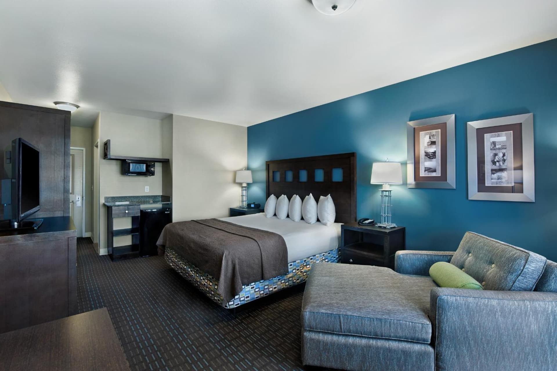 Oxford Suites Silverdale gallery photo in Silverdale, WA — image 36