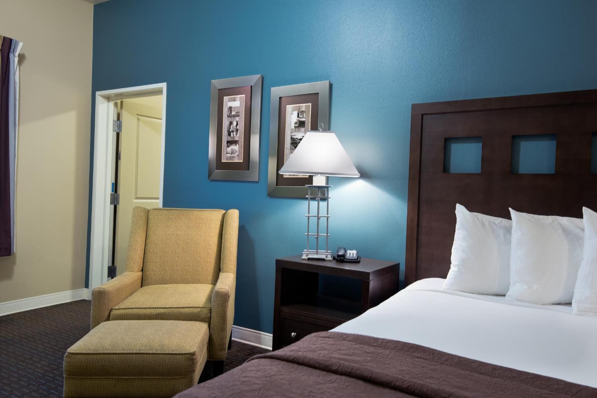 Oxford Suites Silverdale property views in Silverdale, WA — gallery photo 3