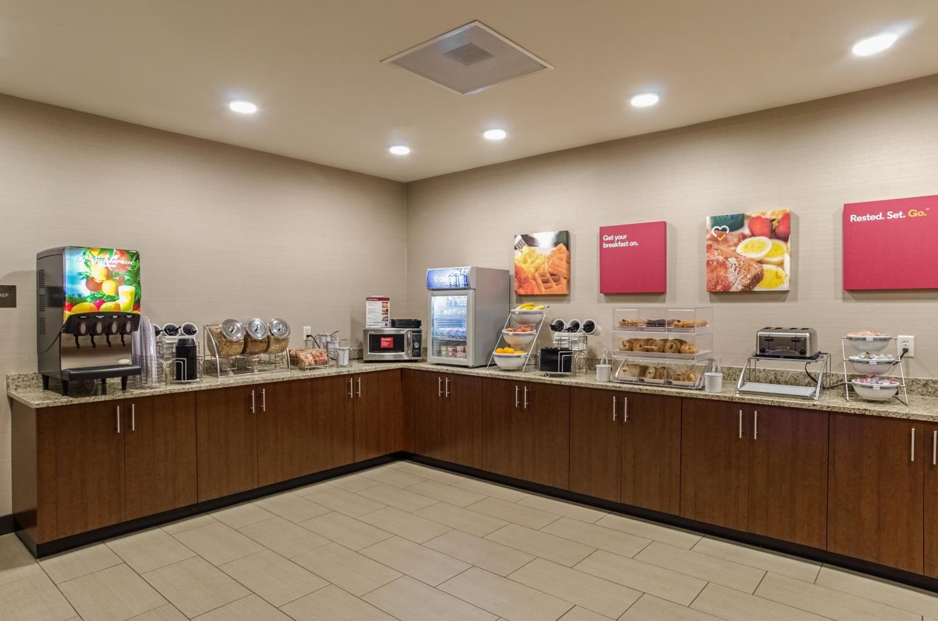 Comfort Suites Loveland gallery photo in Loveland, CO — image 65
