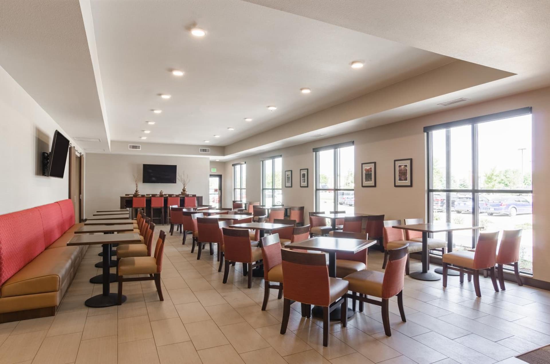 Comfort Suites Loveland gallery photo in Loveland, CO — image 46