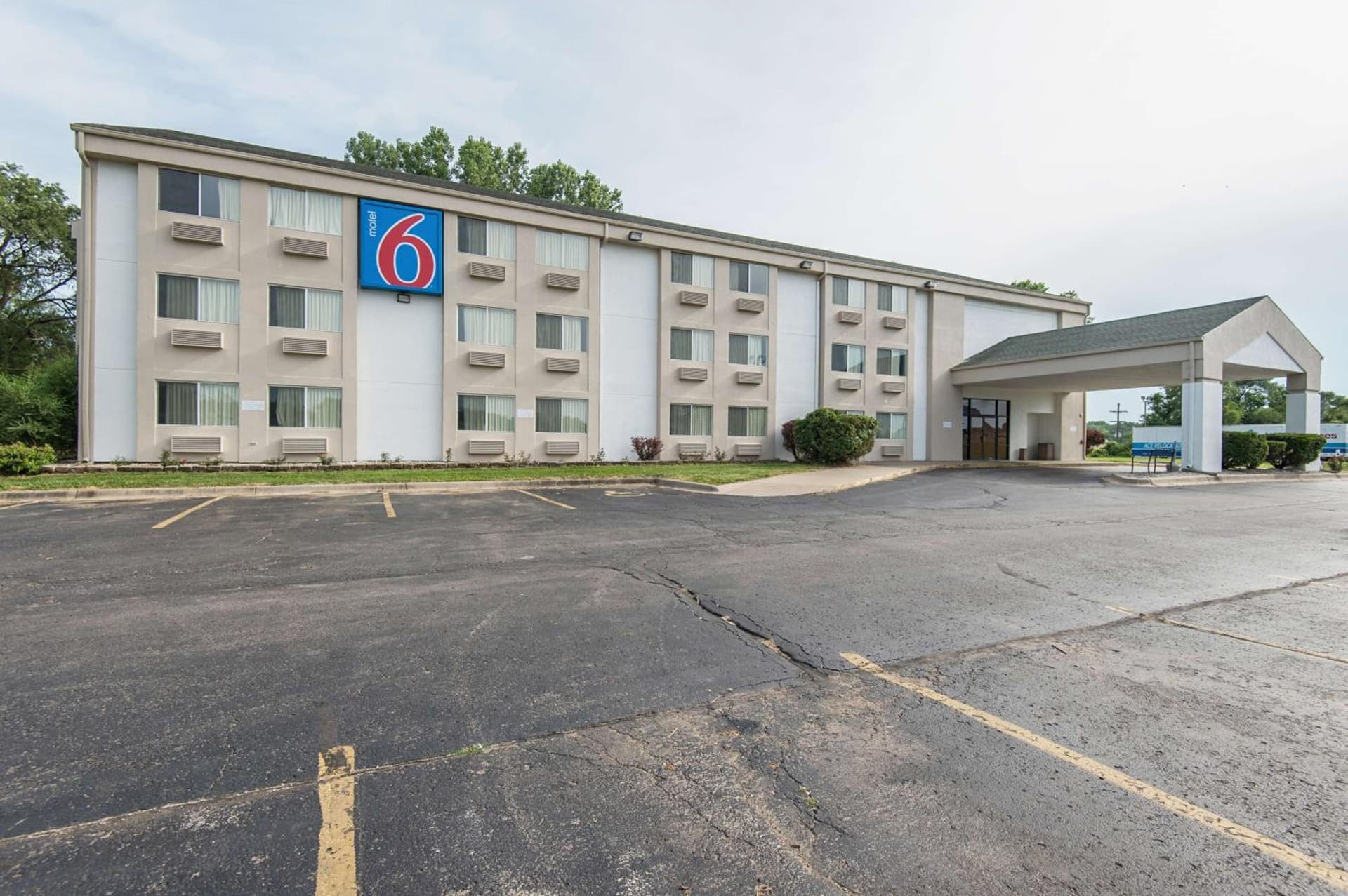 Motel 6-Lawrence, KS — hotel in Lawrence, Kansas