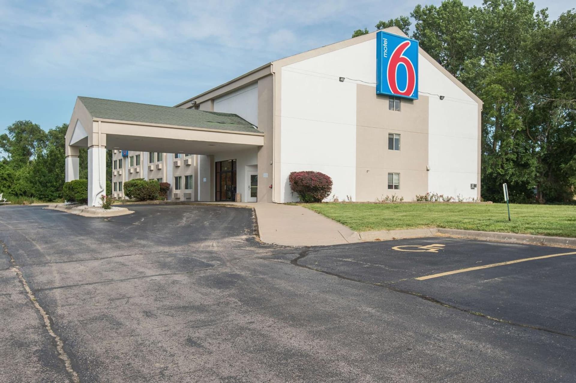 Motel 6-Lawrence, KS gallery photo in Lawrence, KS — image 15