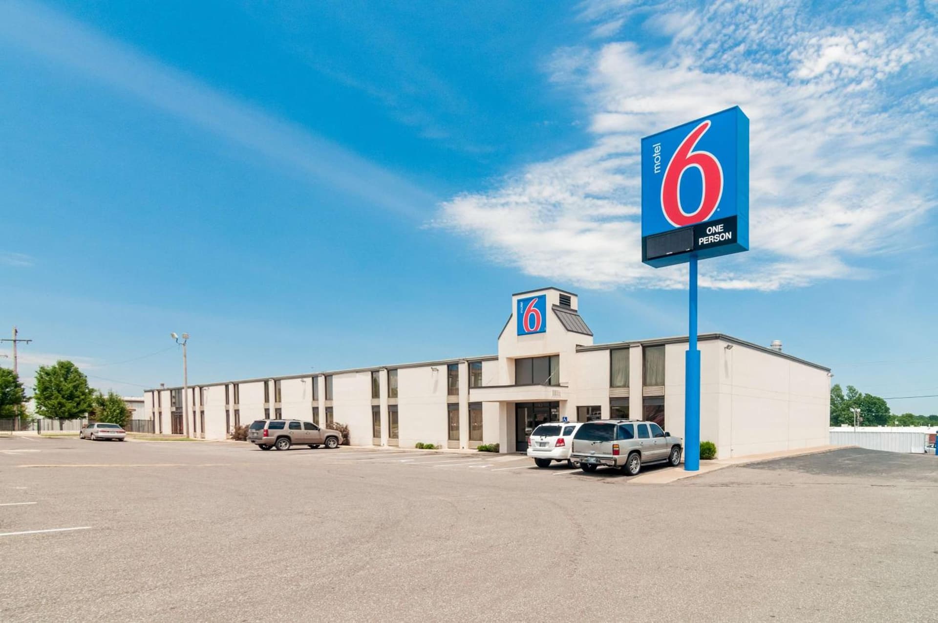 Motel 6-Oklahoma City, OK - South interior in Oklahoma City, OK — gallery photo 2