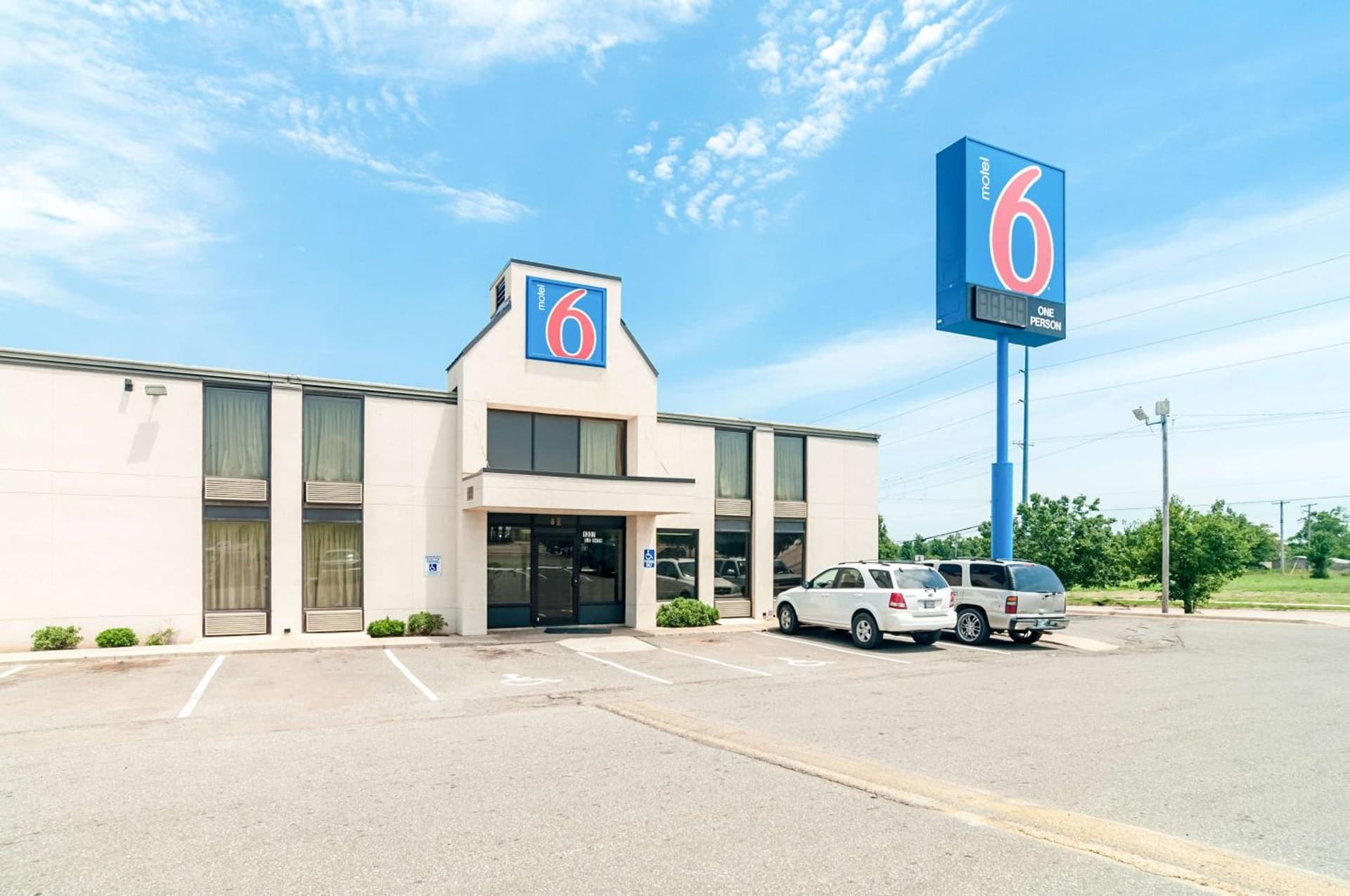 Motel 6-Oklahoma City, OK - South featured exterior or lobby in Oklahoma City, OK — similar hotel