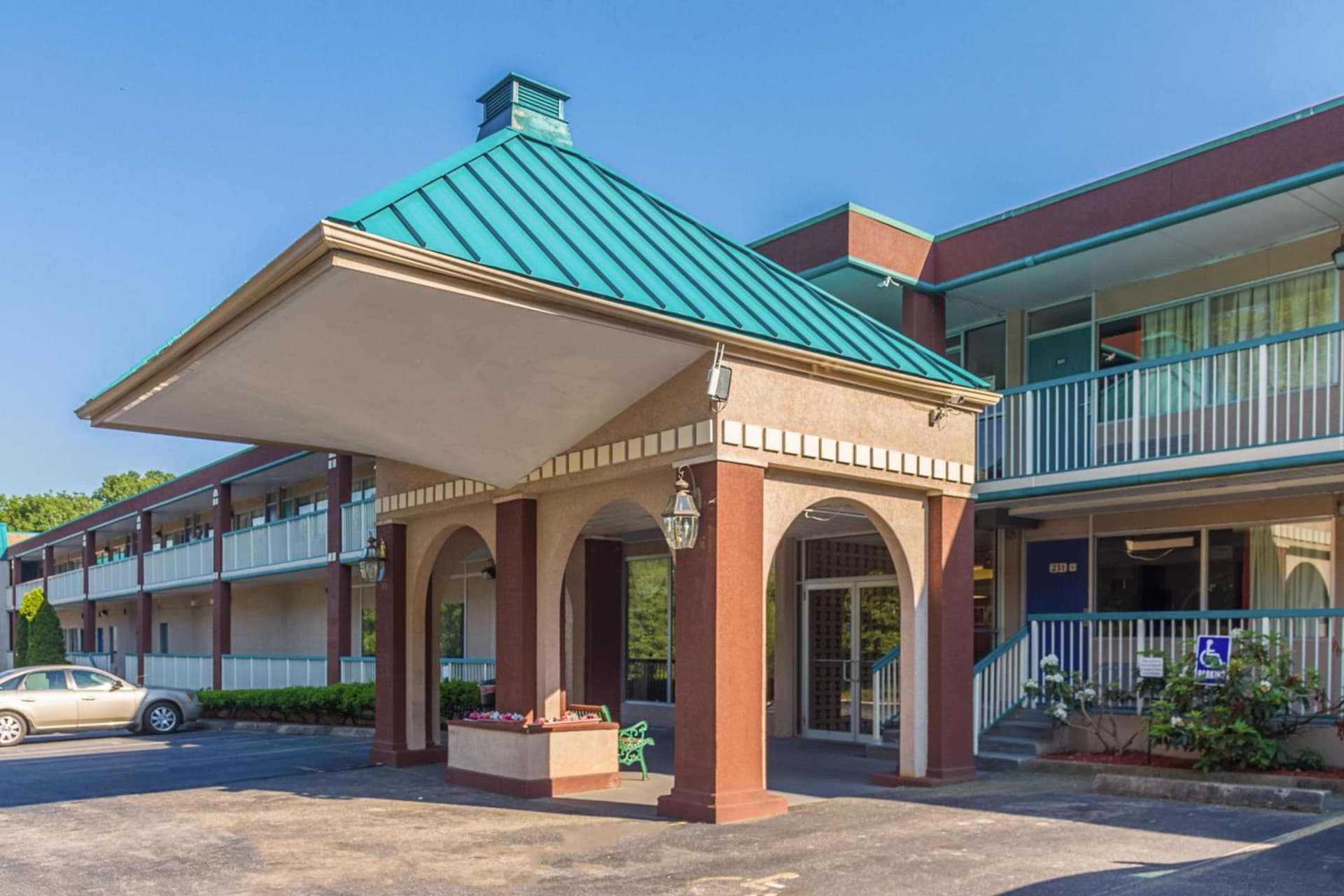 Motel 6-Groton, CT - Casinos nearby featured exterior or lobby in Groton, CT — similar hotel