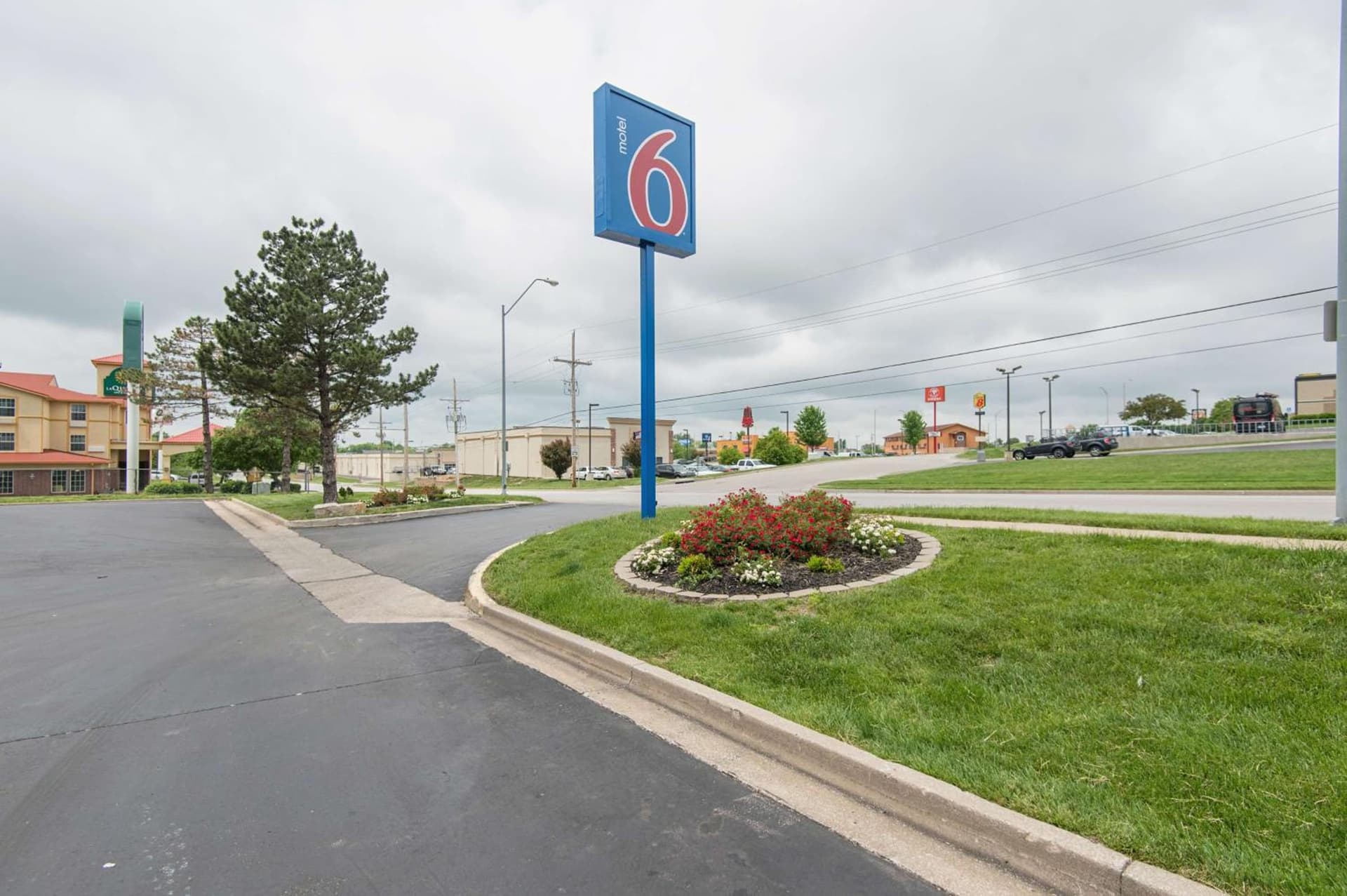 Motel 6 Kansas City, MO - Airport property views in Kansas City, KS — gallery photo 3