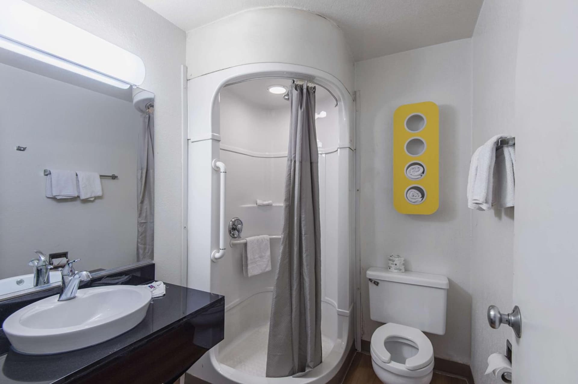 Motel 6 Kansas City, MO - Airport gallery photo in Kansas City, KS — image 7