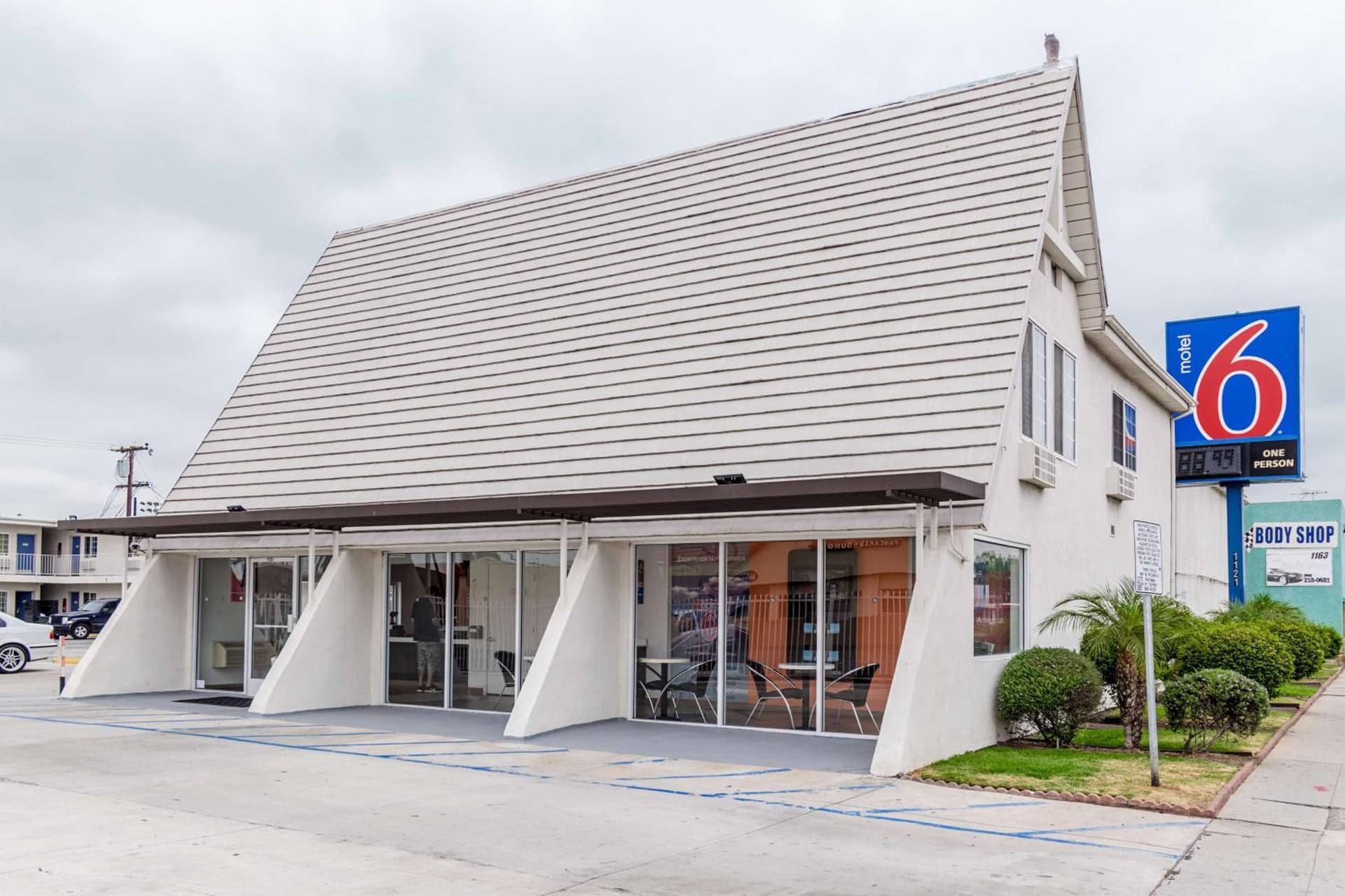 Motel 6-Long Beach, CA - International City featured exterior or lobby in Long Beach, CA — similar hotel