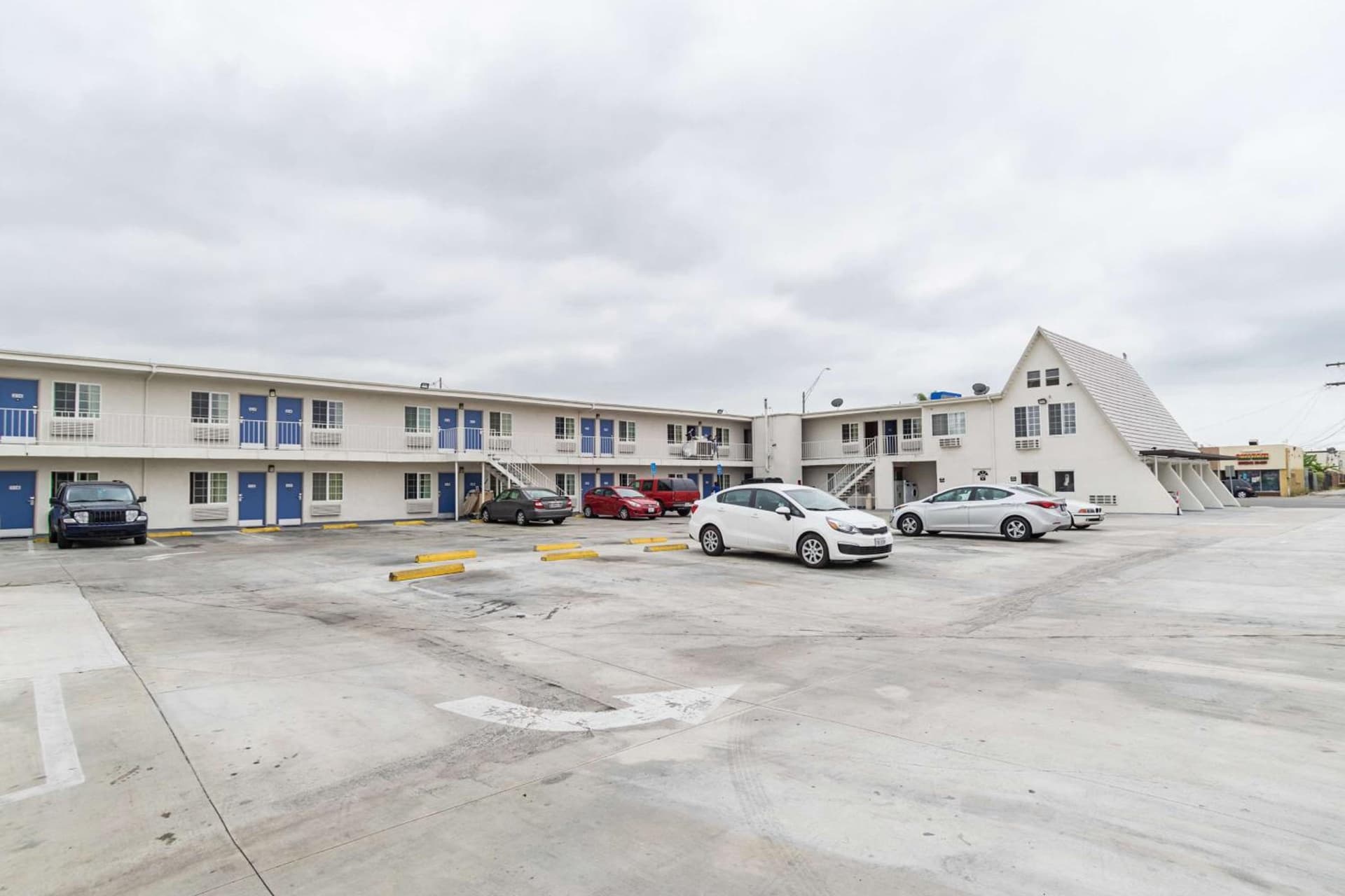 Motel 6-Long Beach, CA - International City interior in Long Beach, CA — gallery photo 2