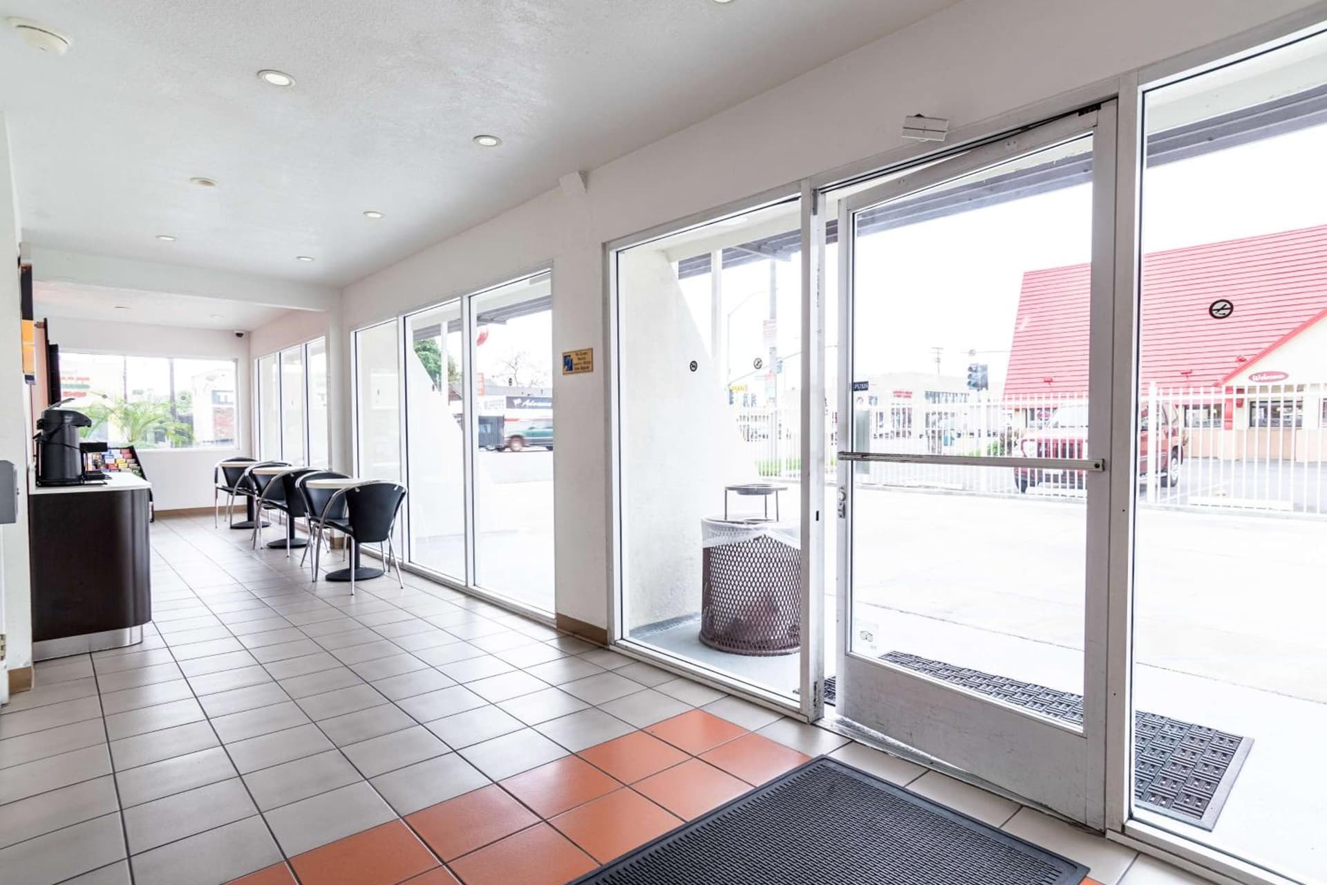 Motel 6-Long Beach, CA - International City gallery photo in Long Beach, CA — image 7