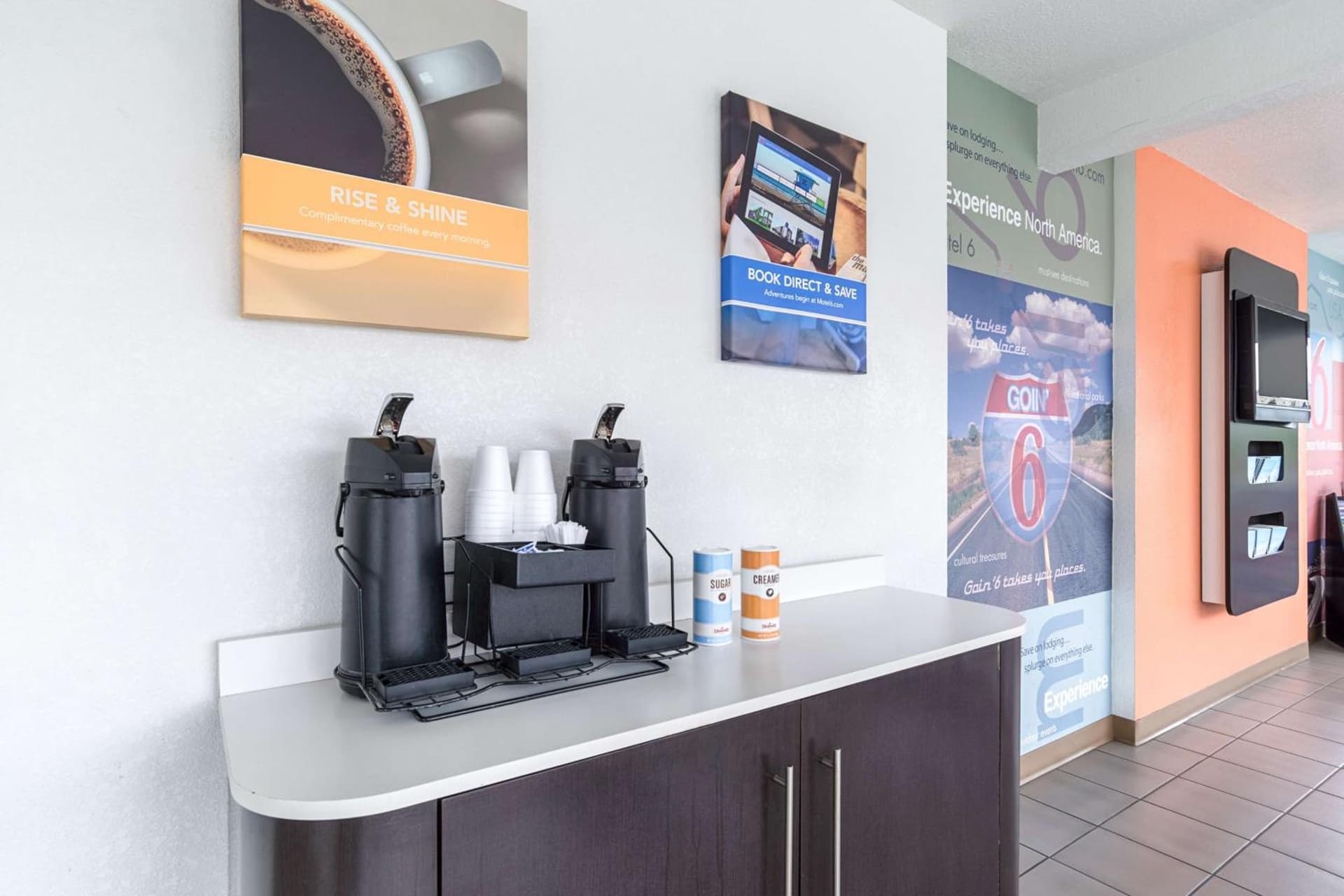 Motel 6-Long Beach, CA - International City gallery photo in Long Beach, CA — image 14