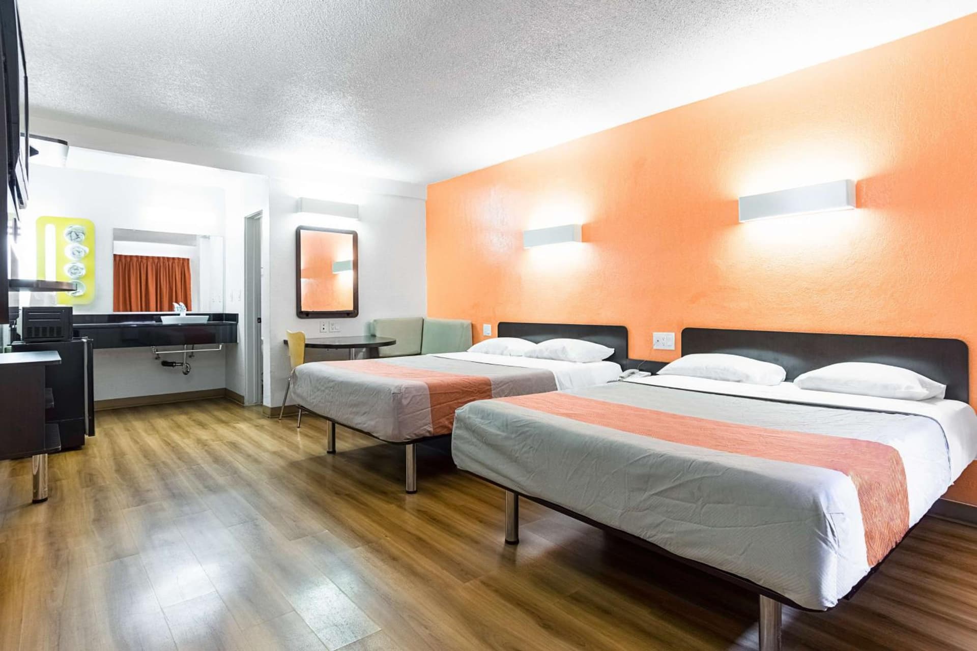 Motel 6-Long Beach, CA - International City gallery photo in Long Beach, CA — image 9